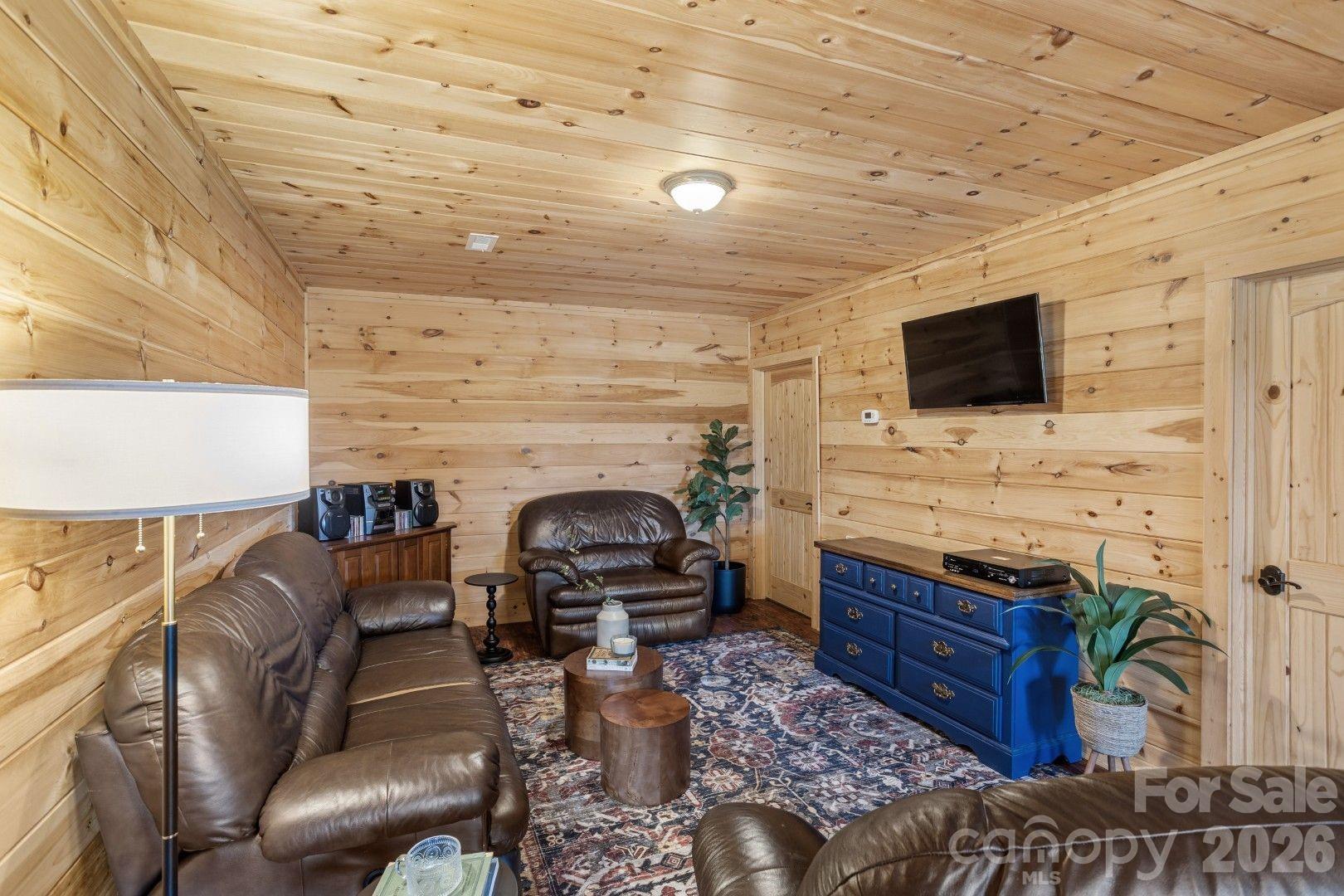 1732 Waters Edge Drive Property Photo 29
