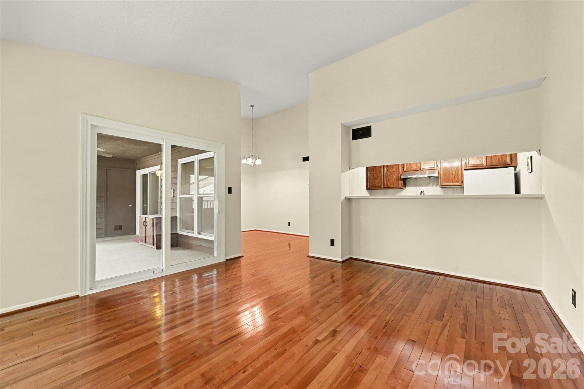 8015 Cedar Glen Drive Property Photo 4