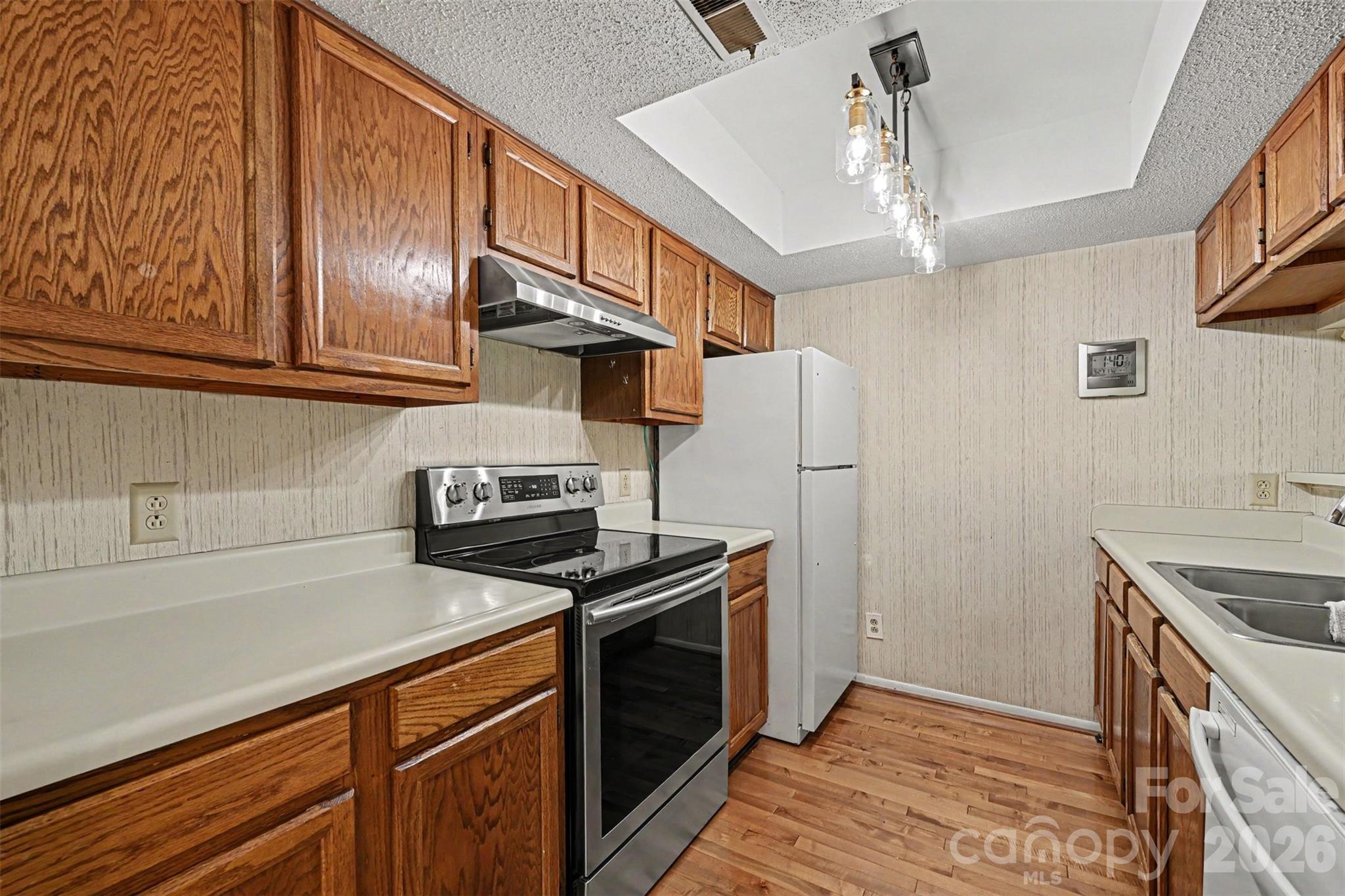 8015 Cedar Glen Drive Property Photo 7