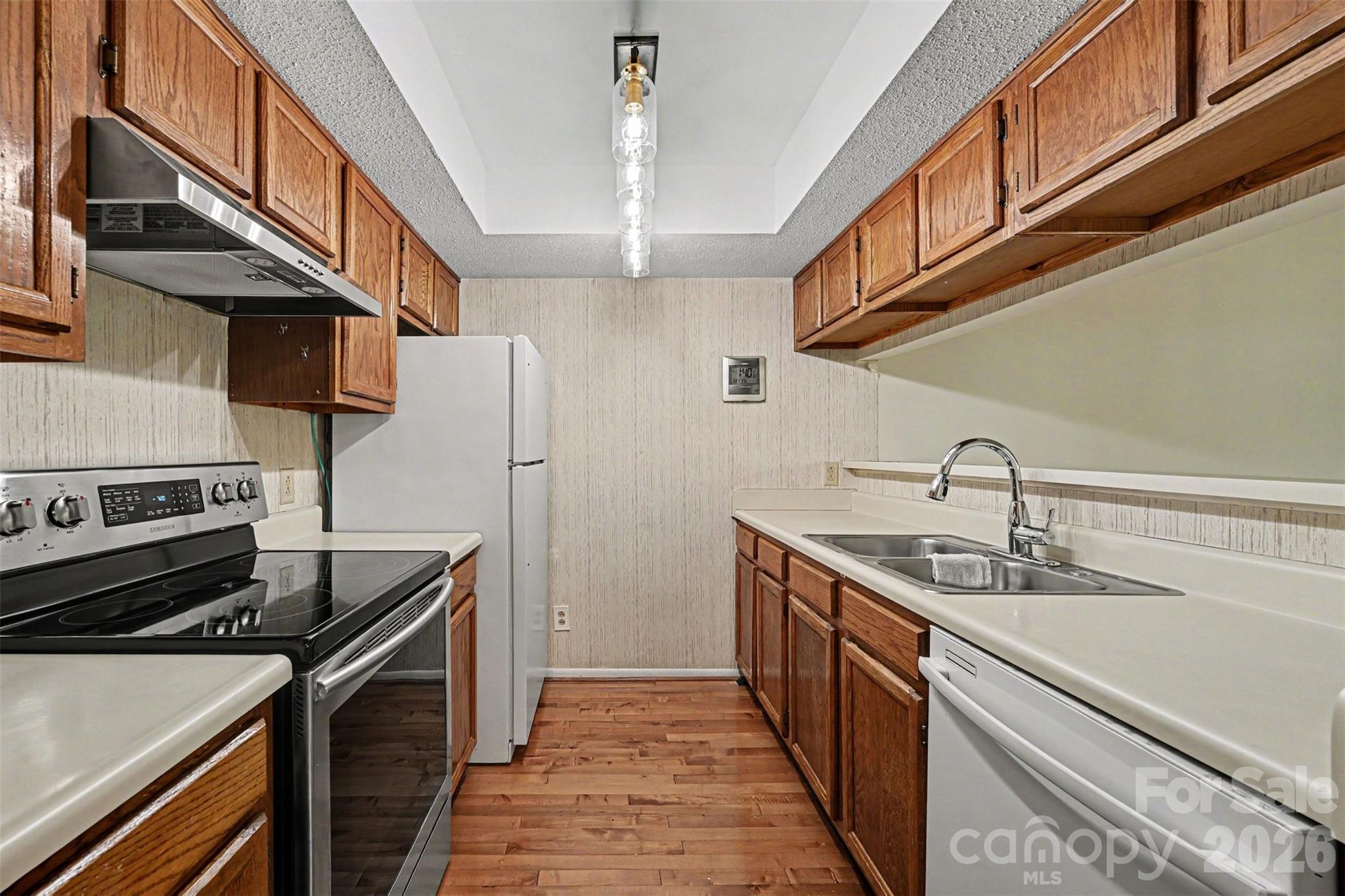 8015 Cedar Glen Drive Property Photo 8