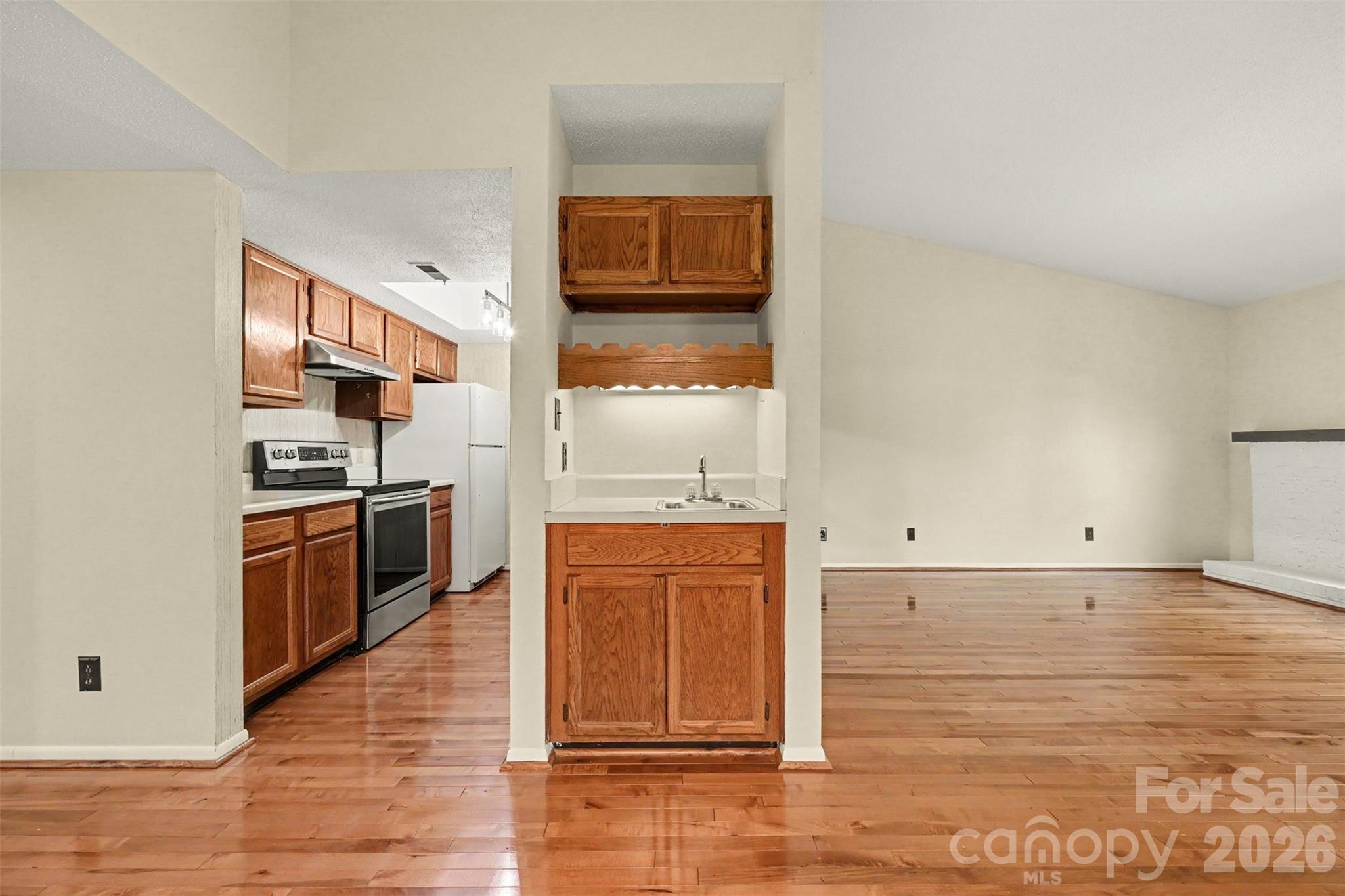 8015 Cedar Glen Drive Property Photo 9