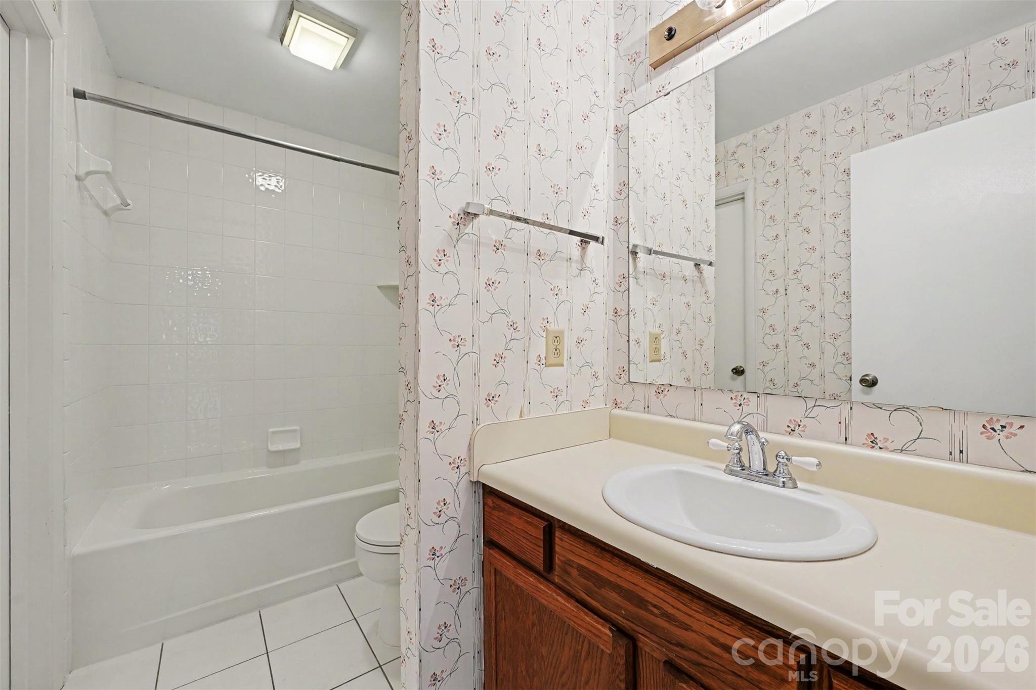 8015 Cedar Glen Drive Property Photo 10