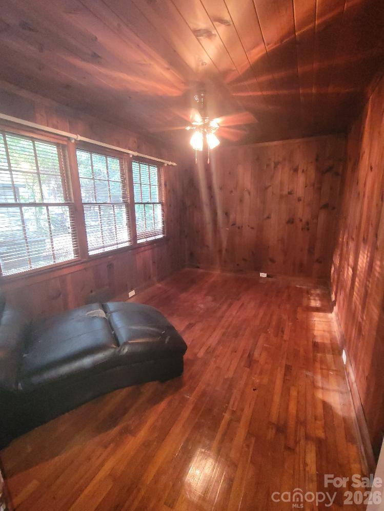 318 W Sixth Avenue Property Photo 8