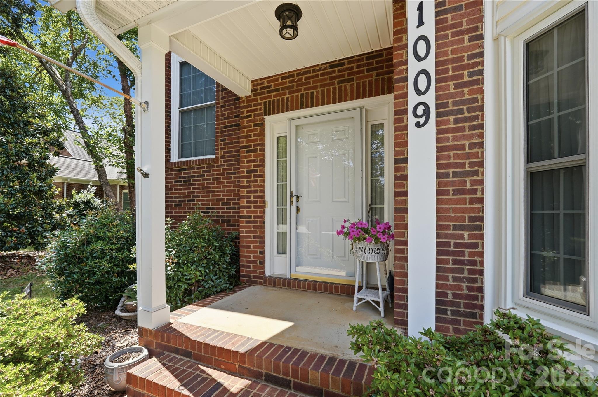 1009 Millwright Lane Property Photo 4