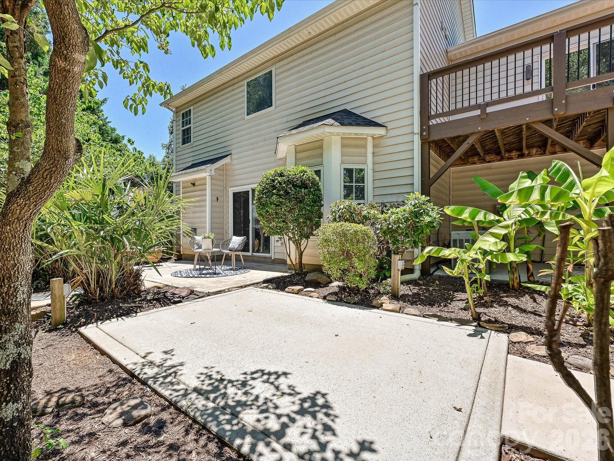 9539 Stawell Drive Property Photo 3