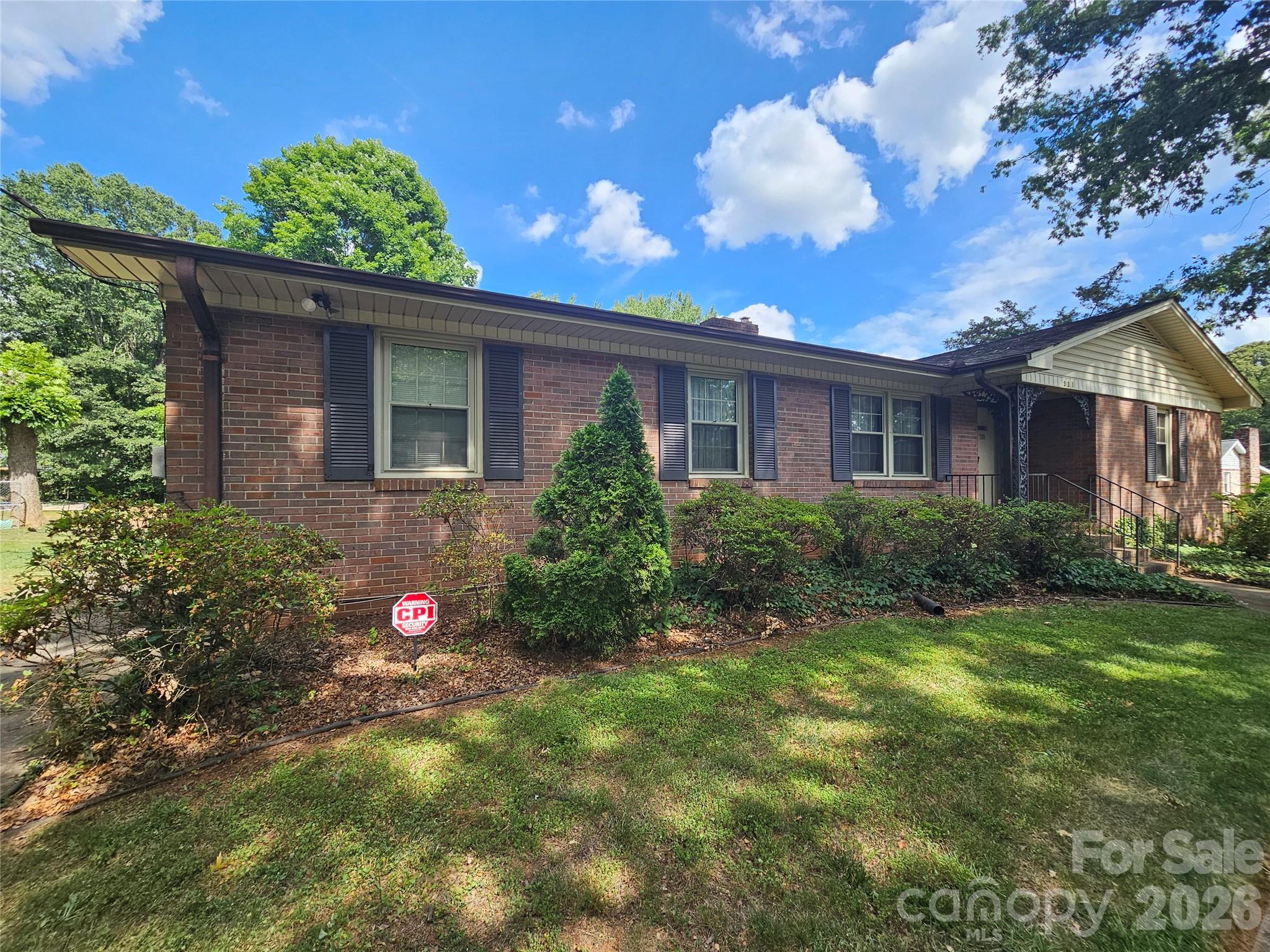 331 Woodside Drive Property Photo 3