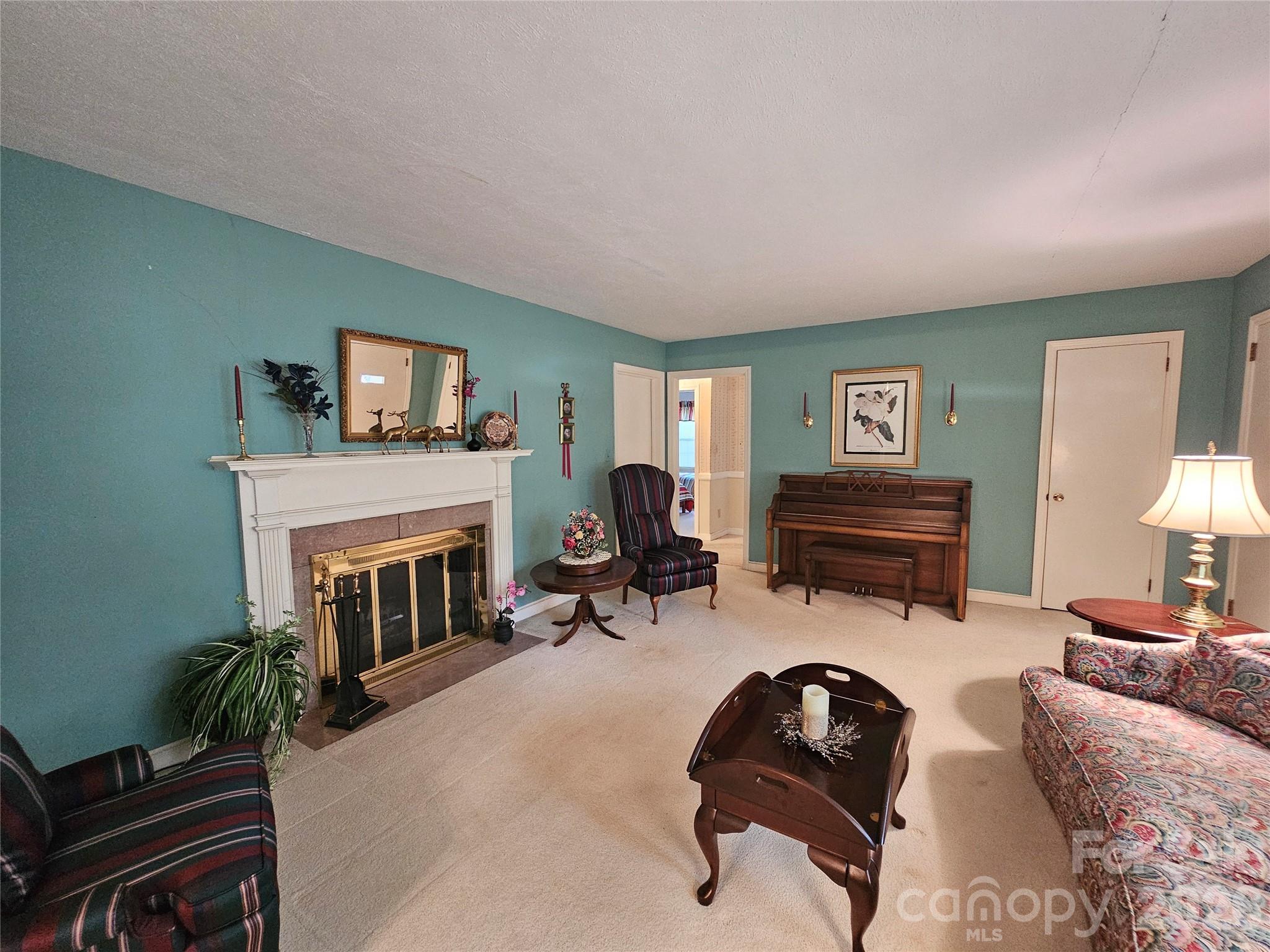 331 Woodside Drive Property Photo 5