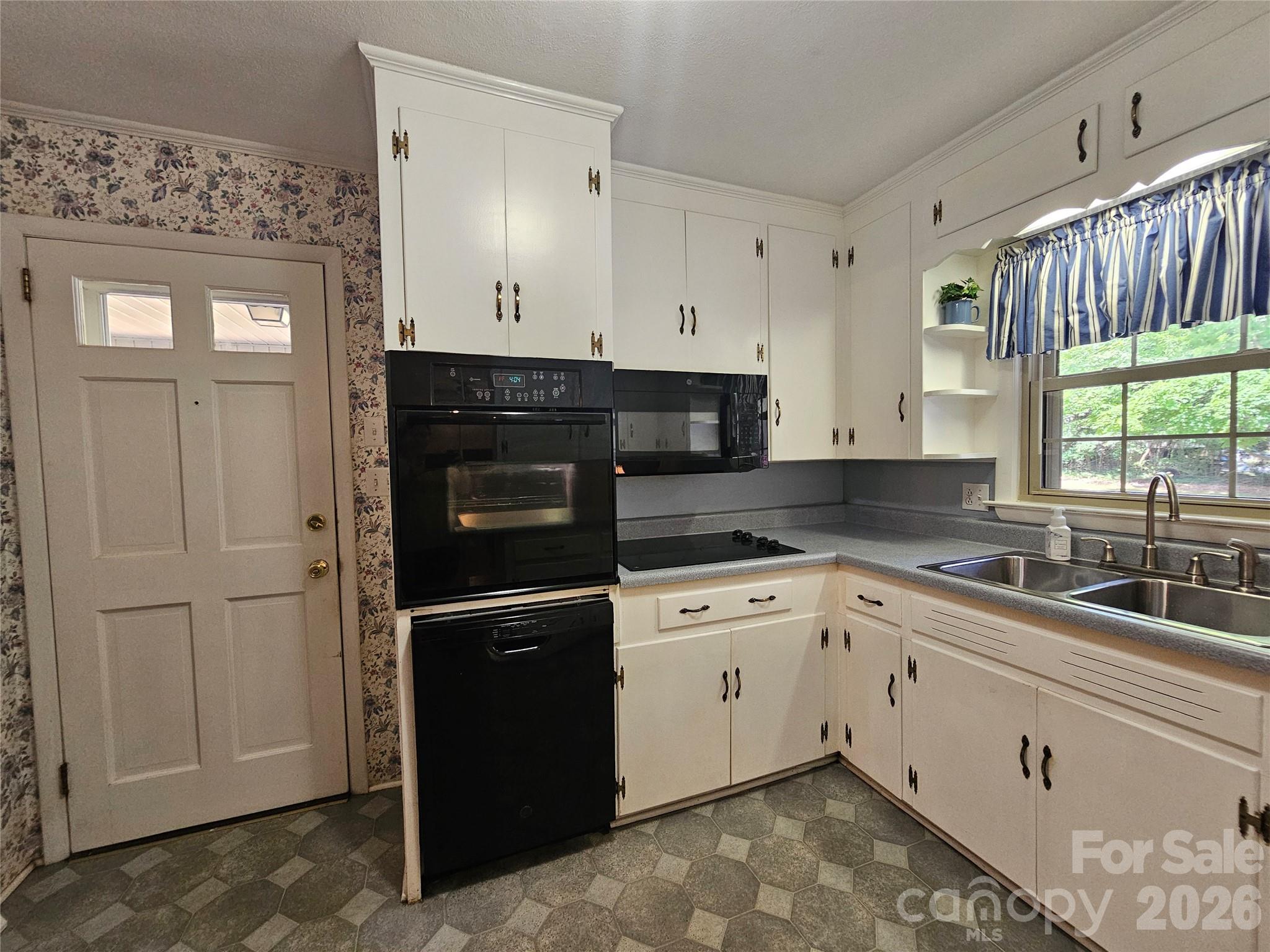 331 Woodside Drive Property Photo 7