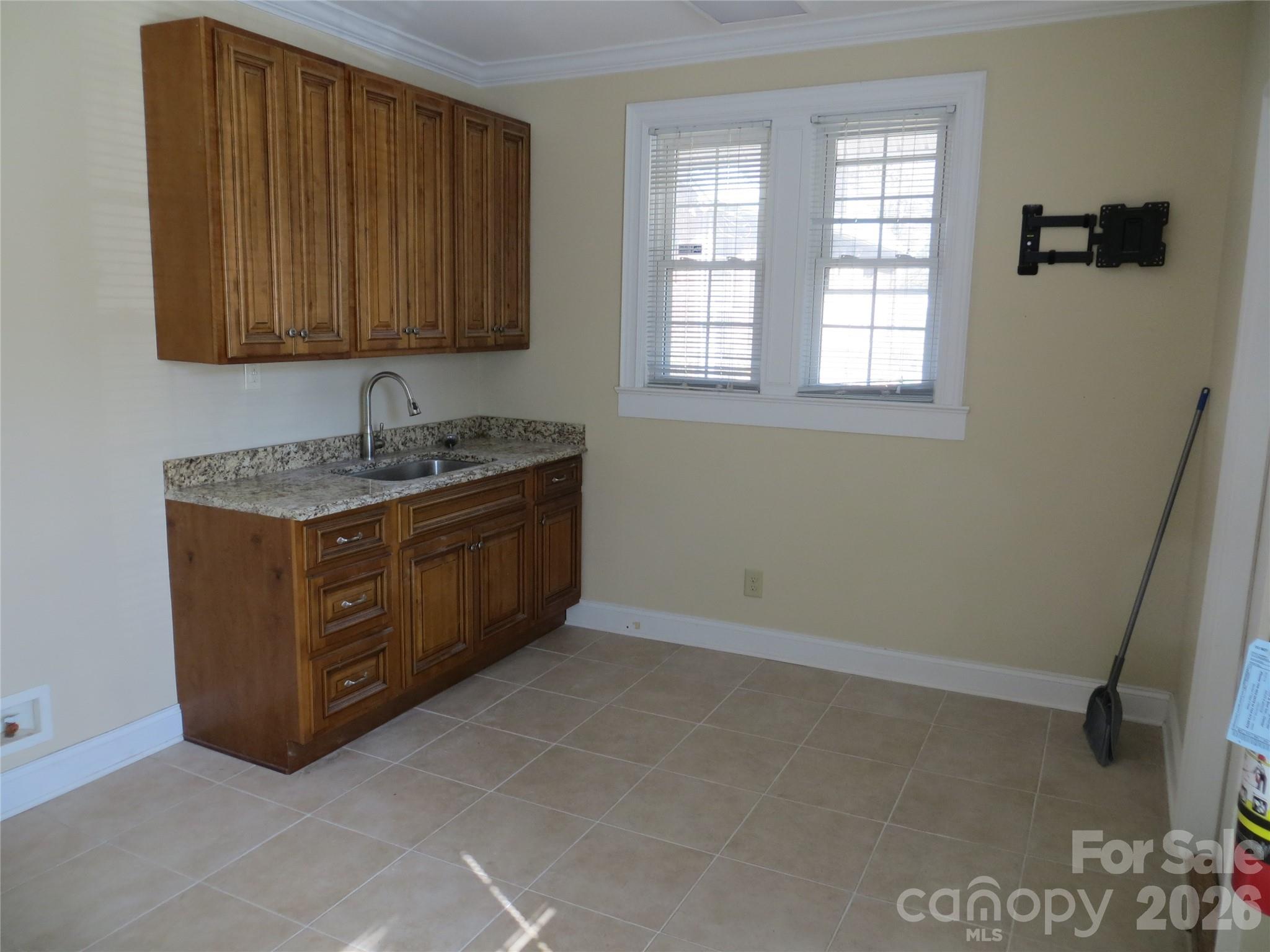 505 S Lafayette Street Property Photo 28
