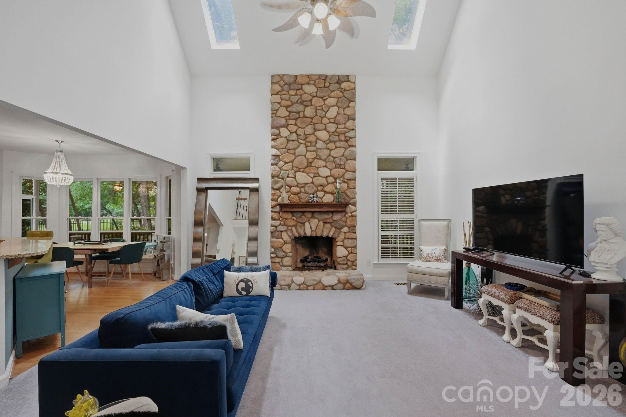 21311 Crown Lake Drive Property Photo 7
