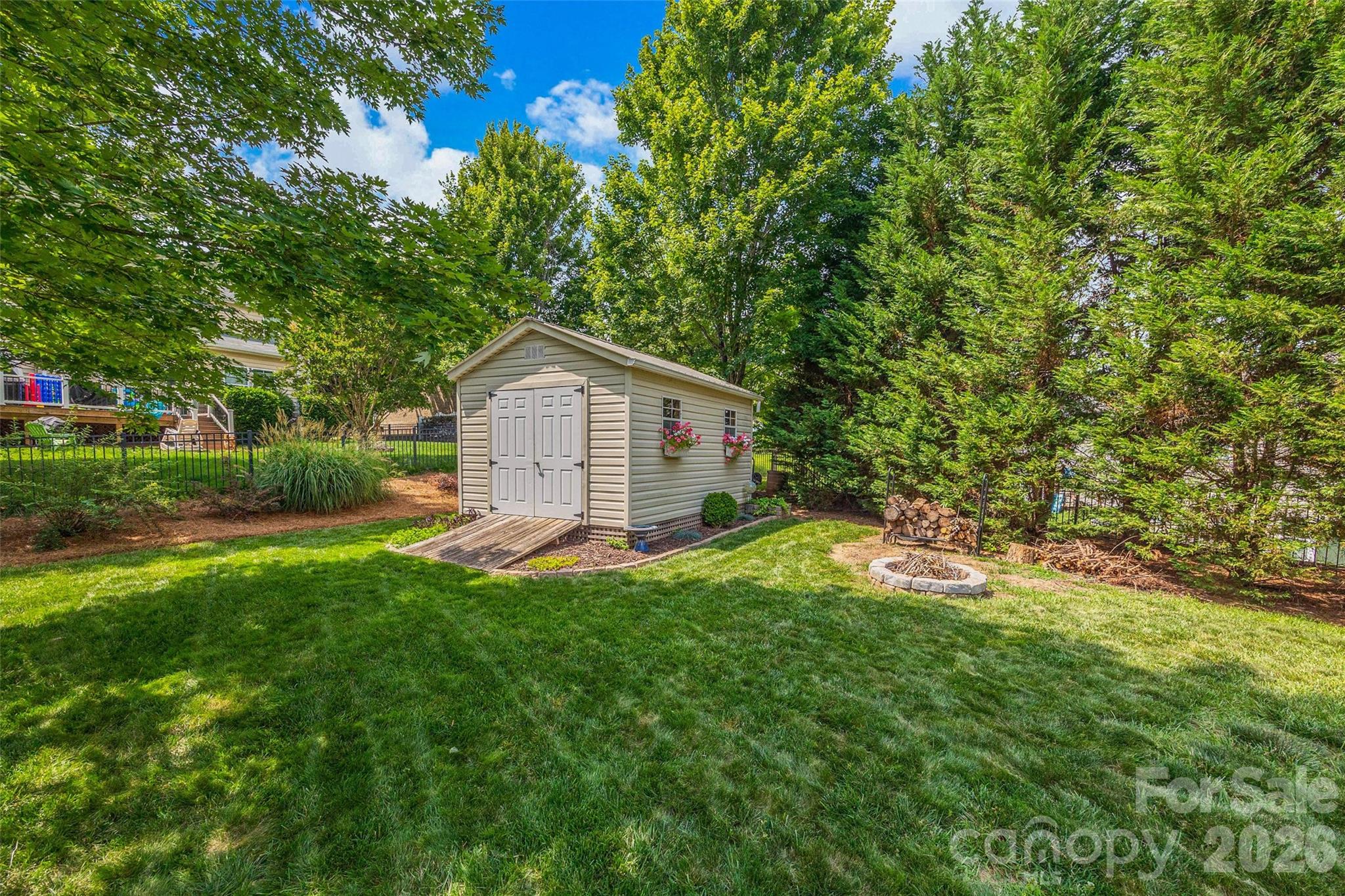 913 Vogel Way Property Photo 8