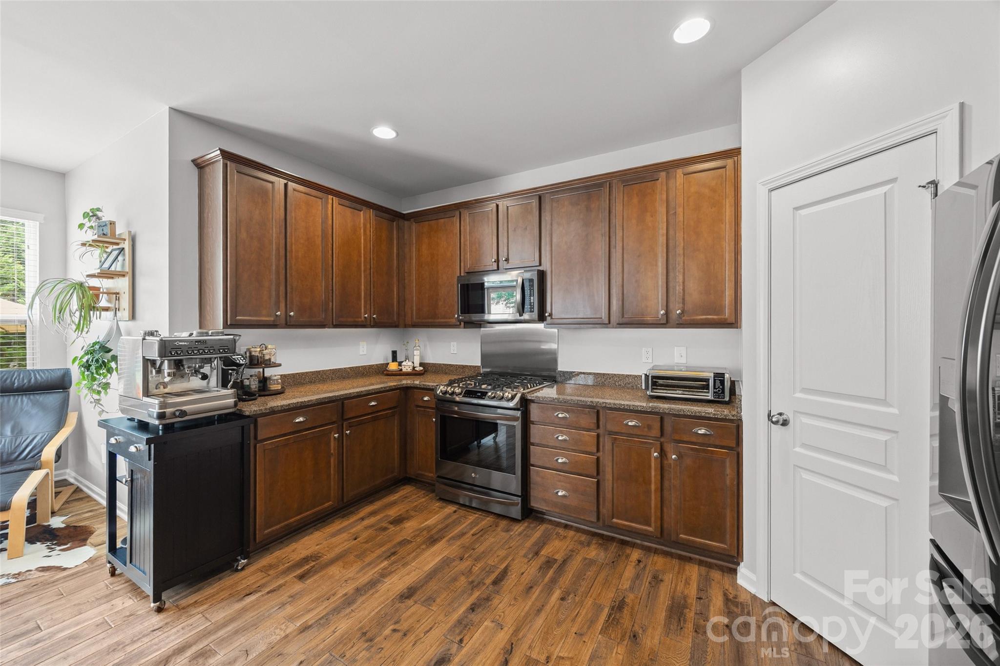 913 Vogel Way Property Photo 27