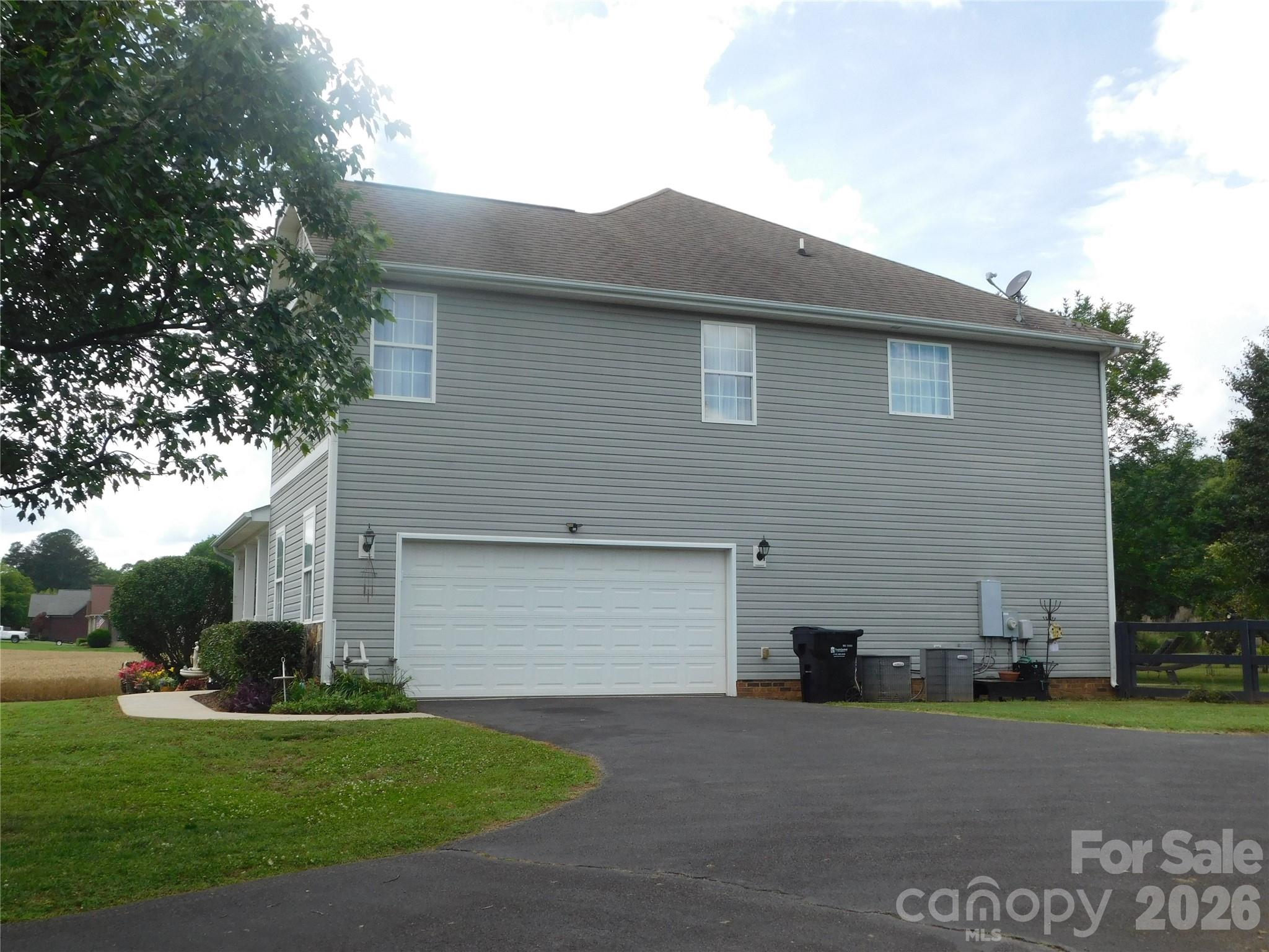 5402 Griffith Road Property Photo 3
