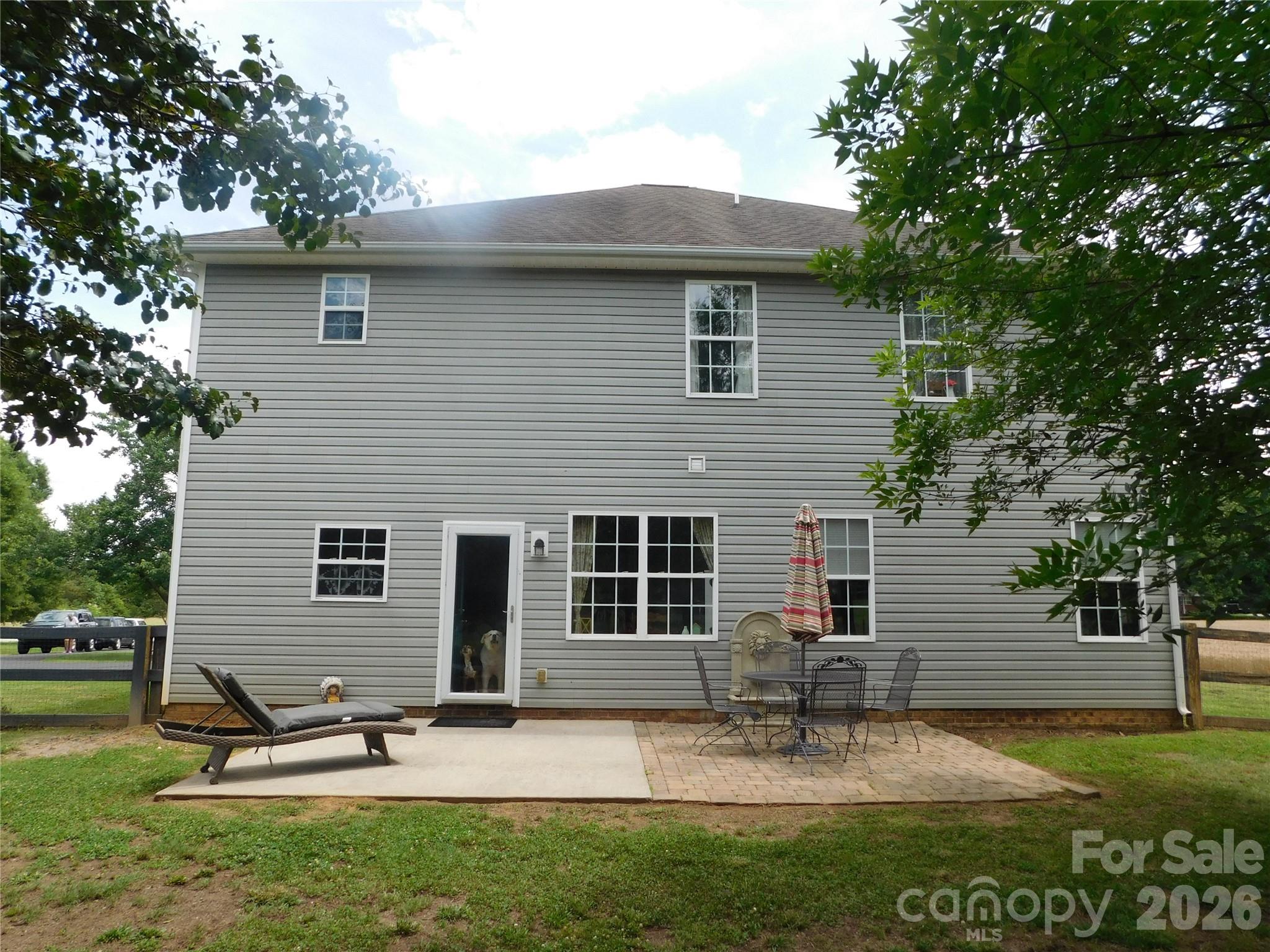 5402 Griffith Road Property Photo 5