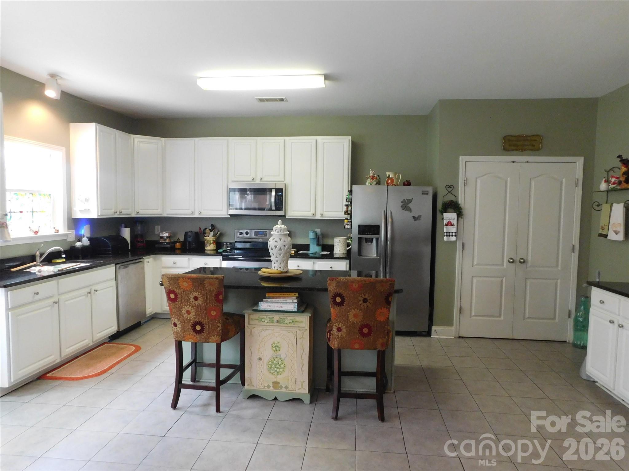5402 Griffith Road Property Photo 9