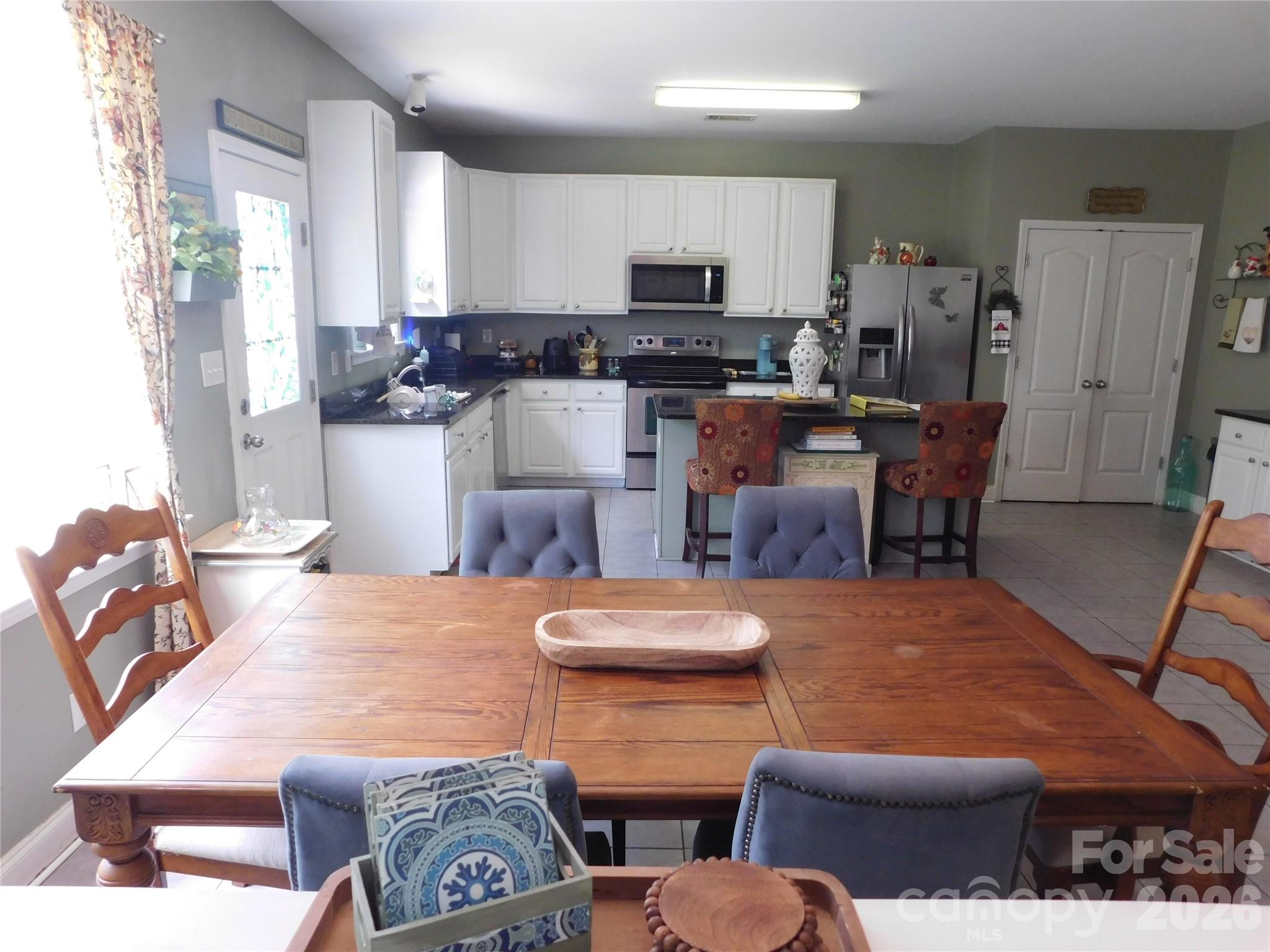 5402 Griffith Road Property Photo 11
