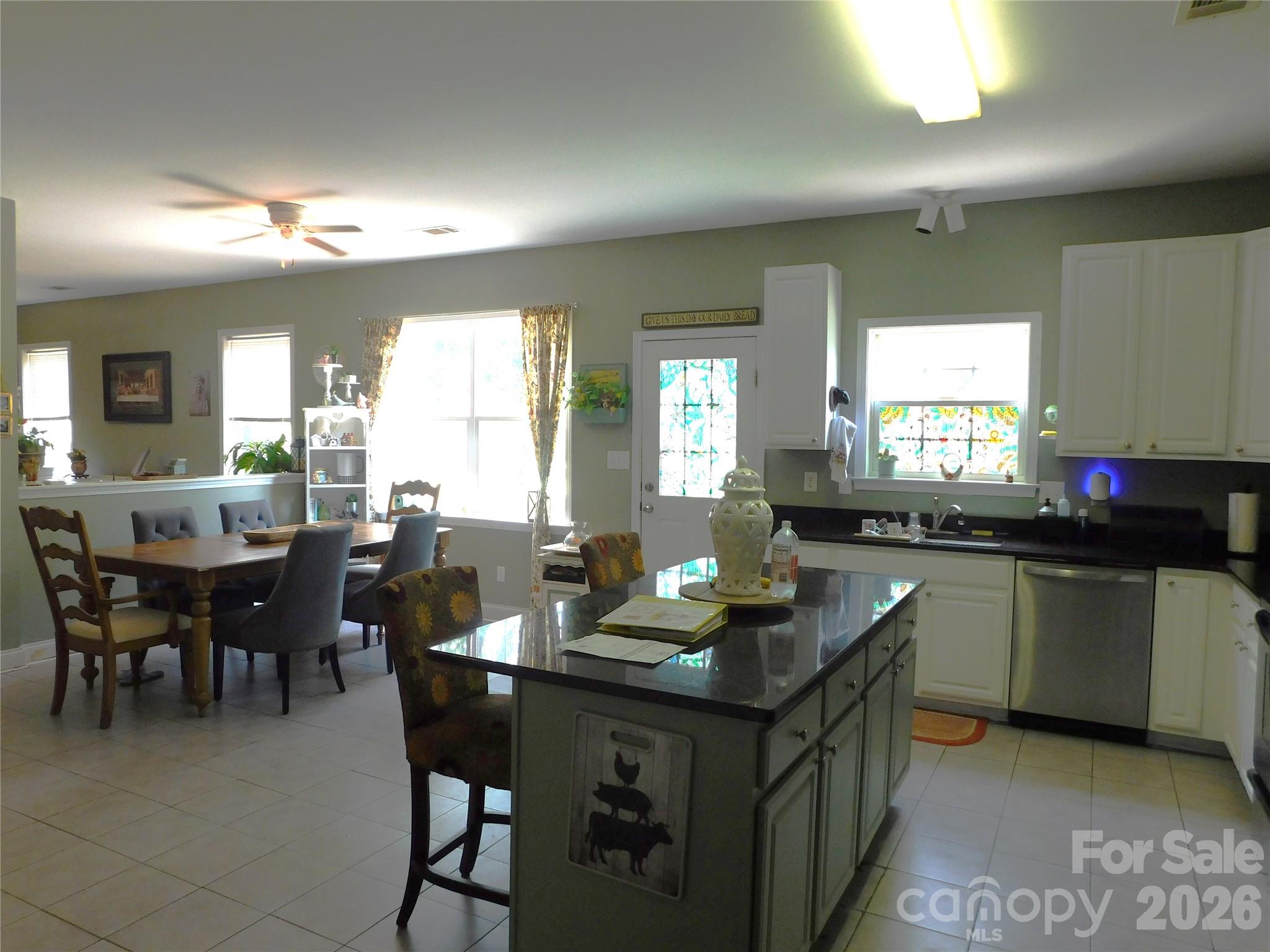 5402 Griffith Road Property Photo 12