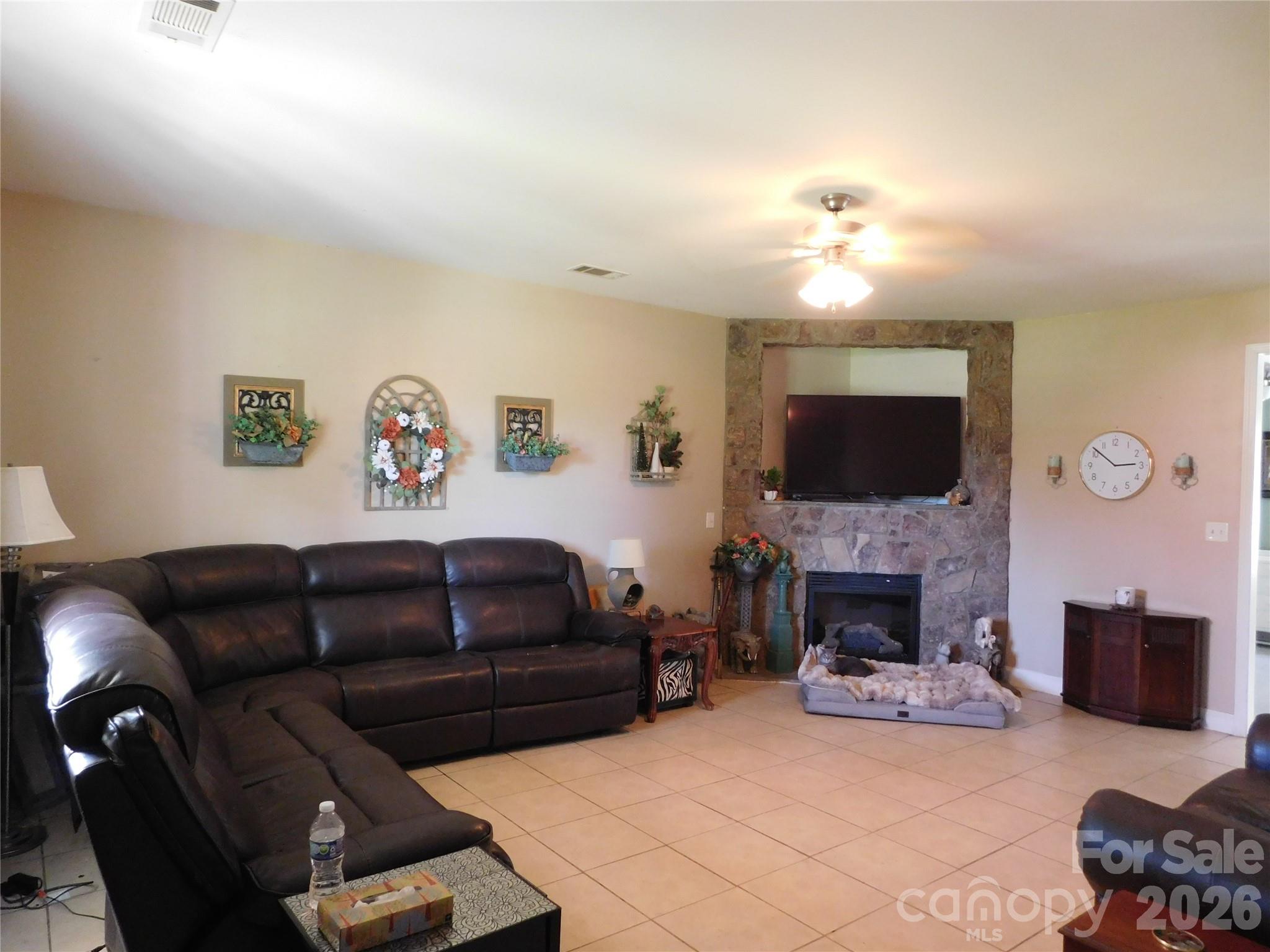 5402 Griffith Road Property Photo 13