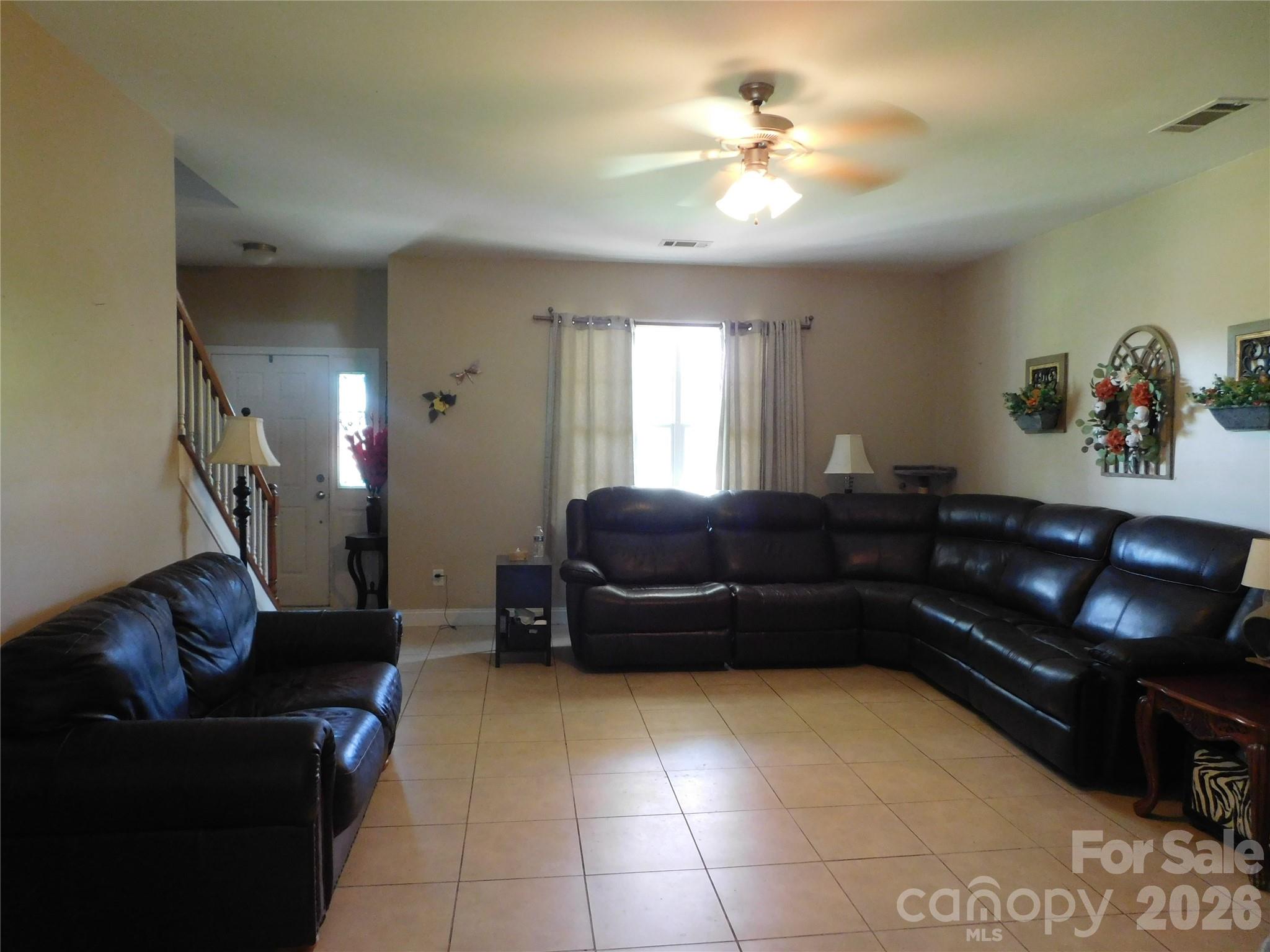 5402 Griffith Road Property Photo 14