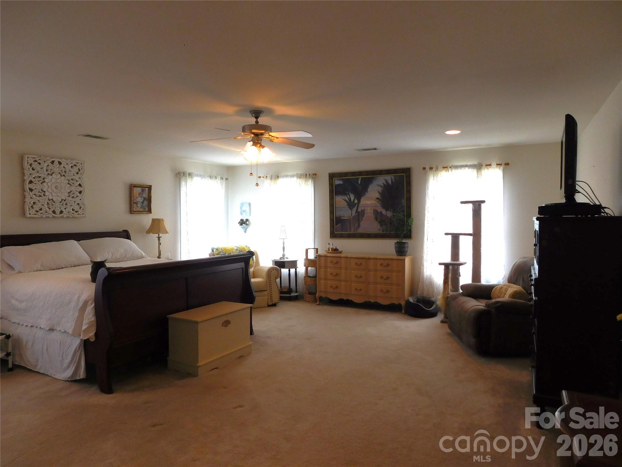 5402 Griffith Road Property Photo 16