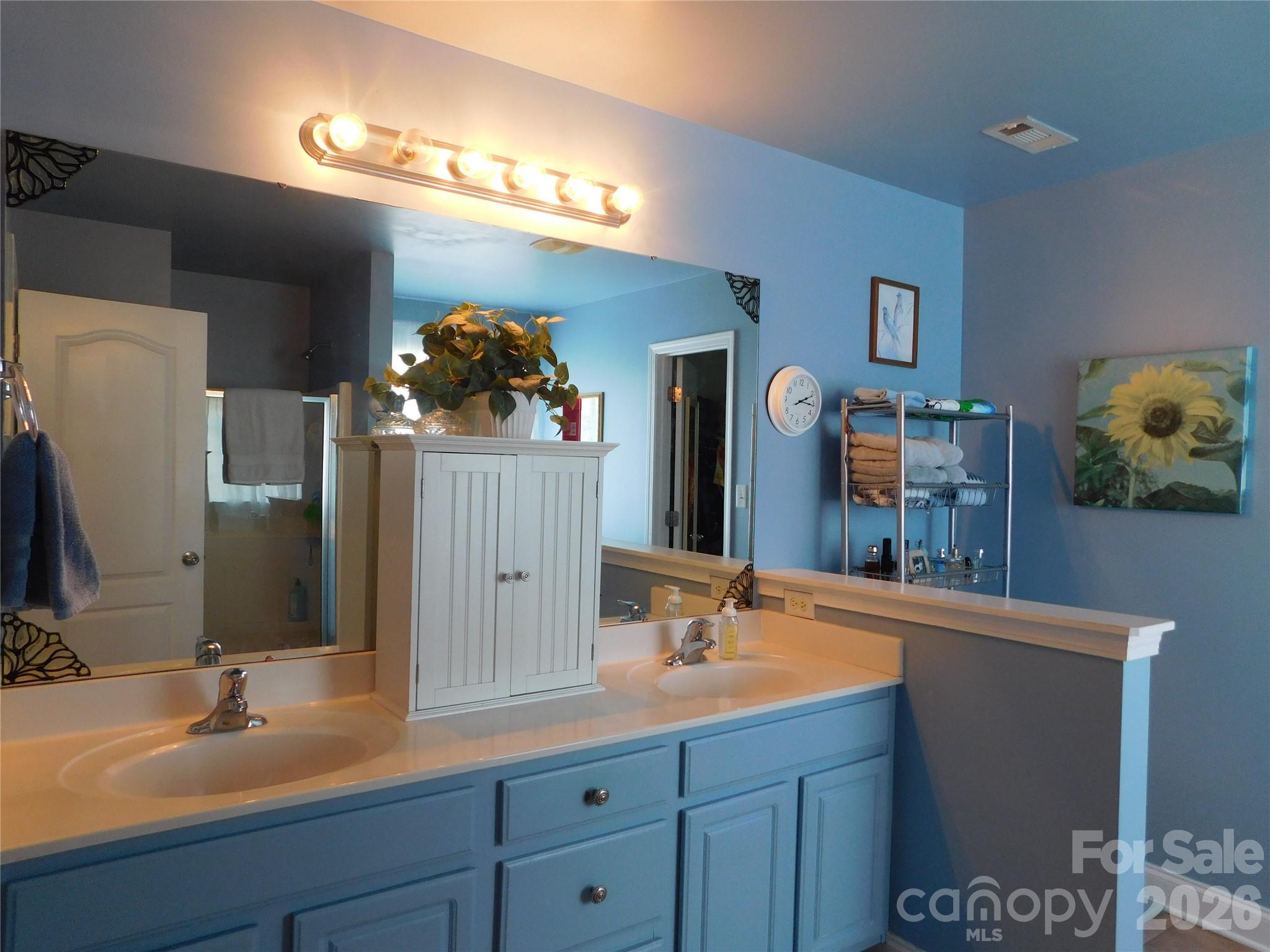 5402 Griffith Road Property Photo 17