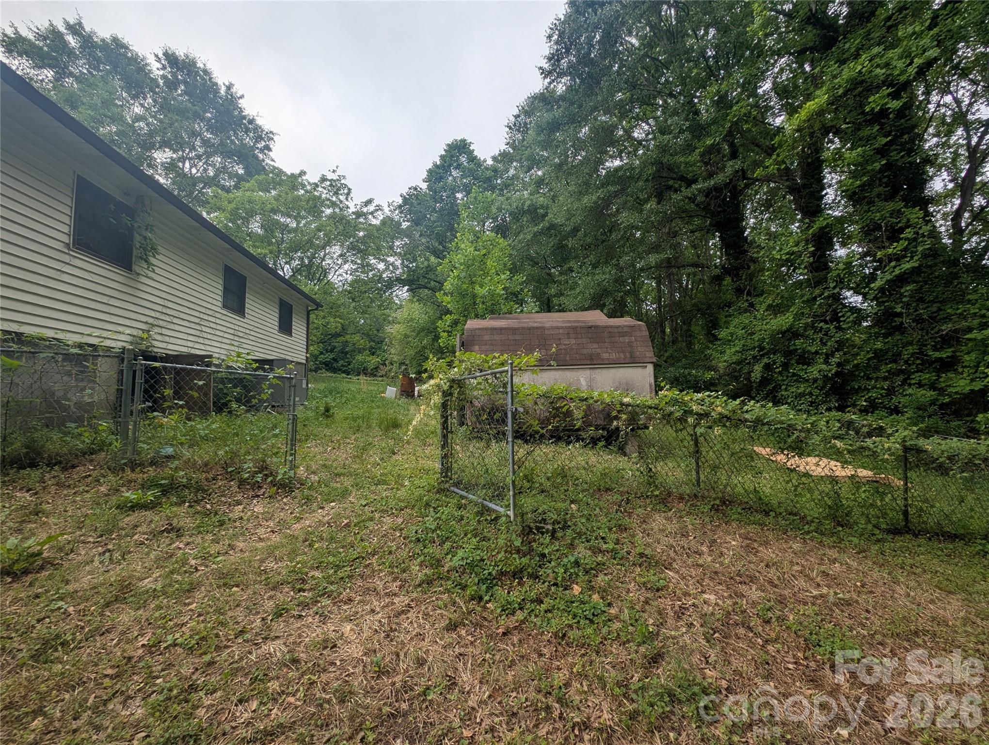 1218-b Essex Street Property Photo 6