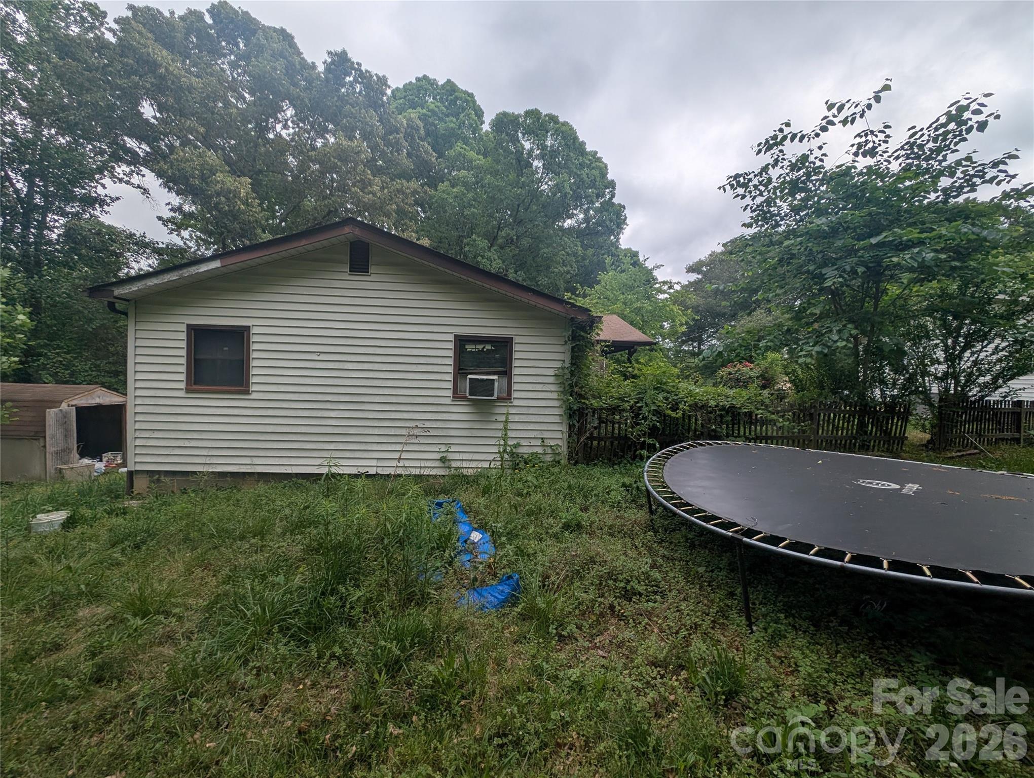 1218-b Essex Street Property Photo 8