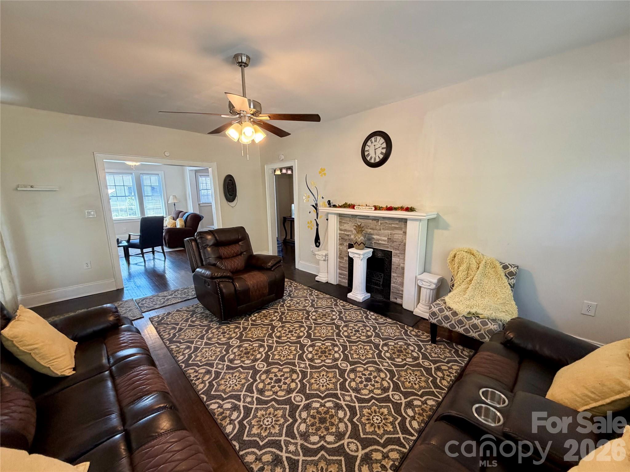 715 E Marion Street Property Photo 7