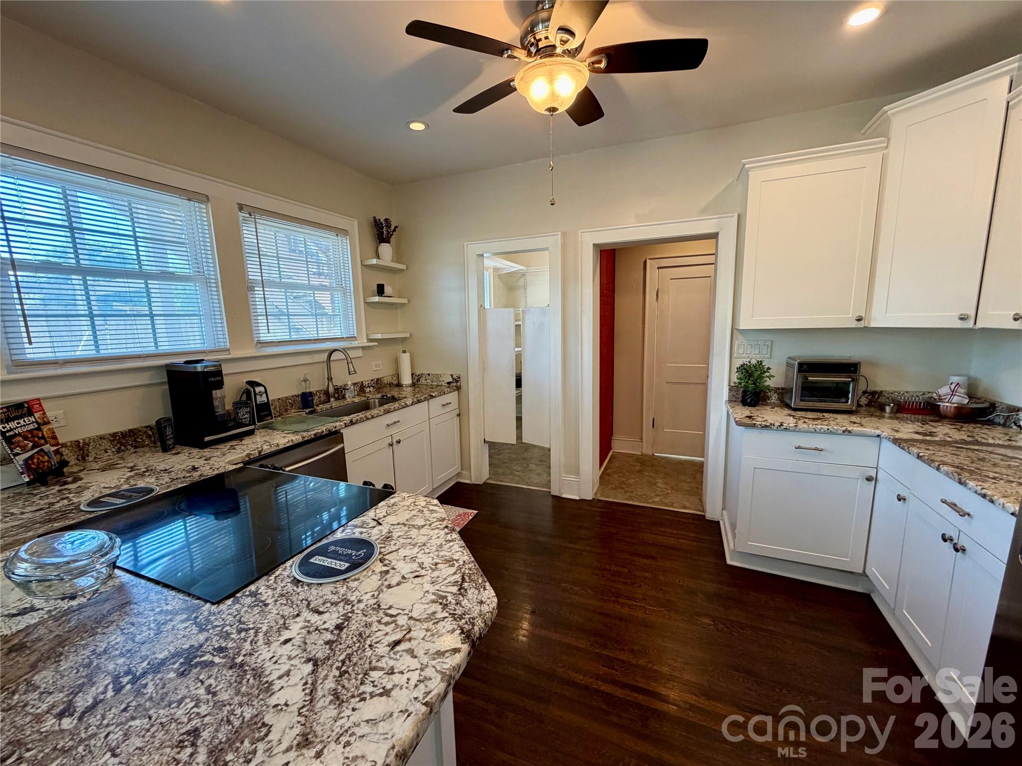 715 E Marion Street Property Photo 12