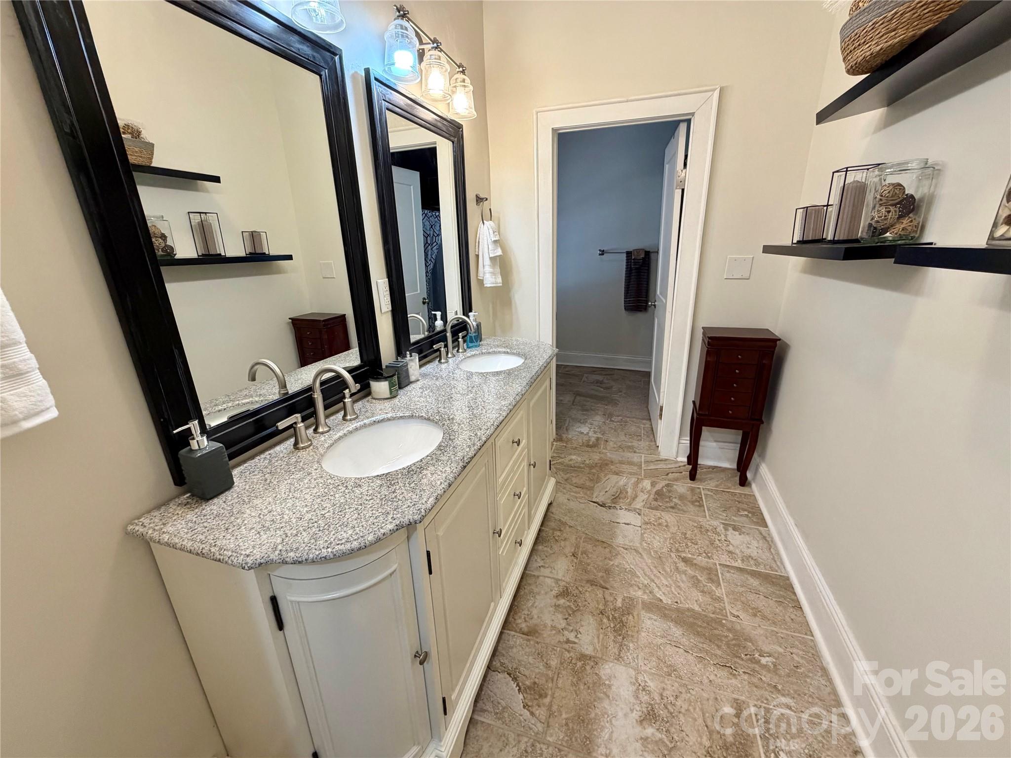 715 E Marion Street Property Photo 22