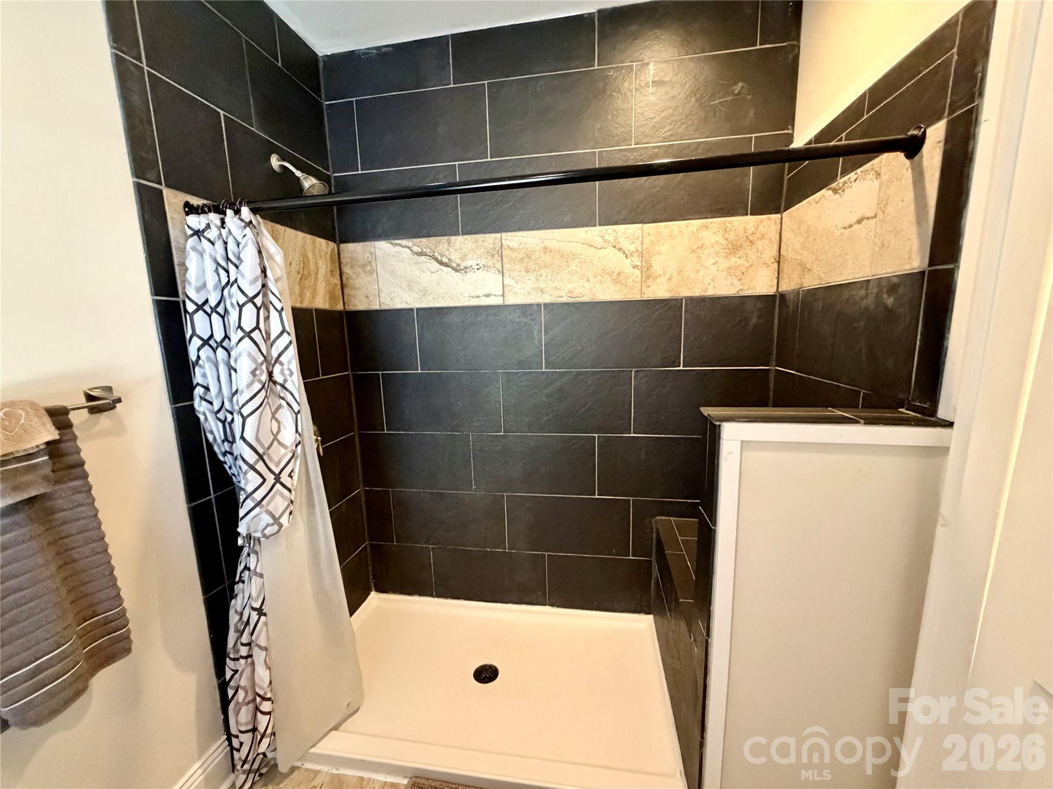 715 E Marion Street Property Photo 23