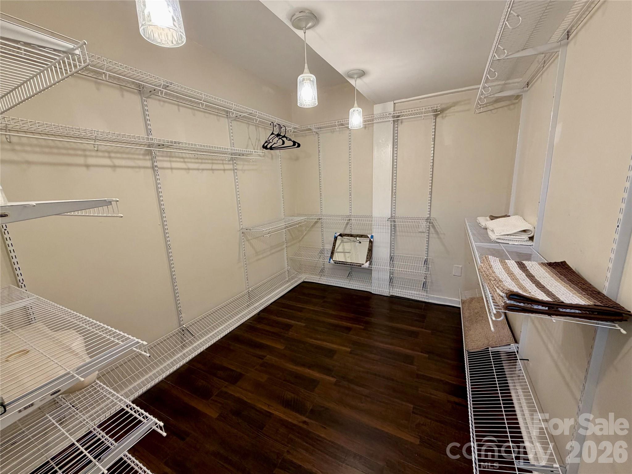 715 E Marion Street Property Photo 24