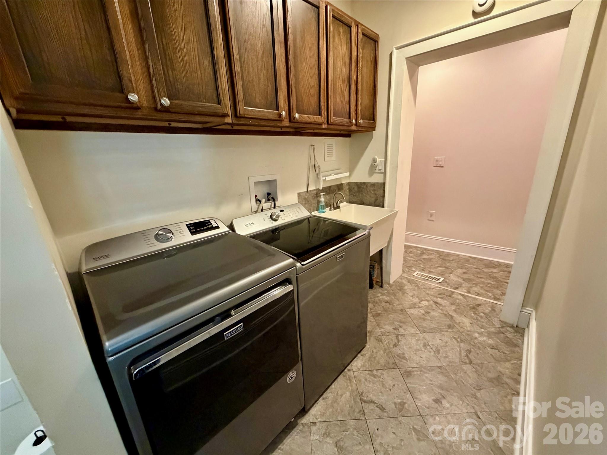 715 E Marion Street Property Photo 32