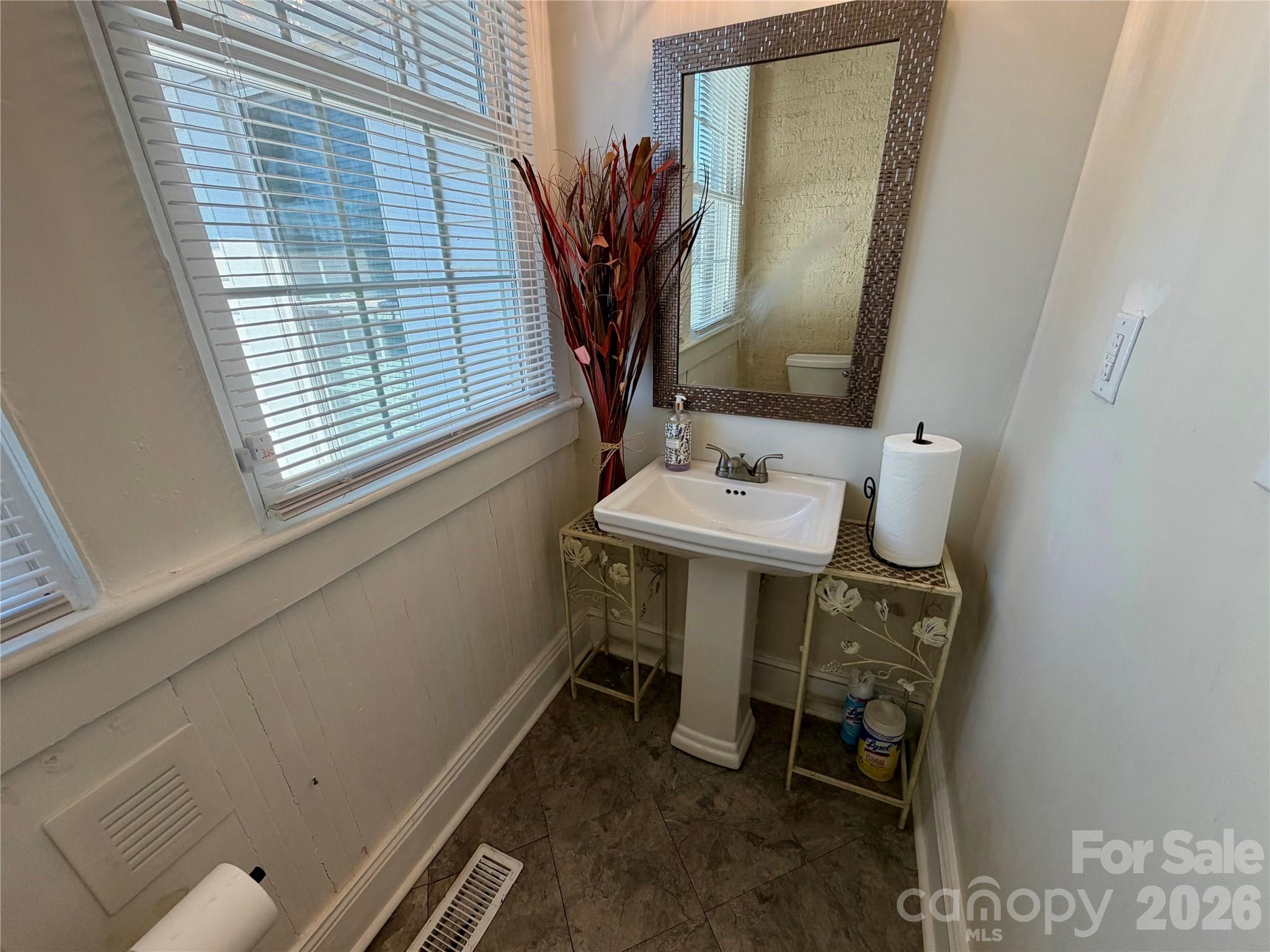 715 E Marion Street Property Photo 33