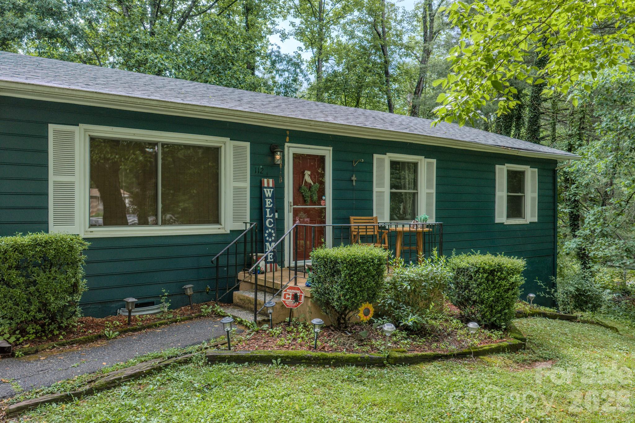 112 Amelia Drive Property Photo 1