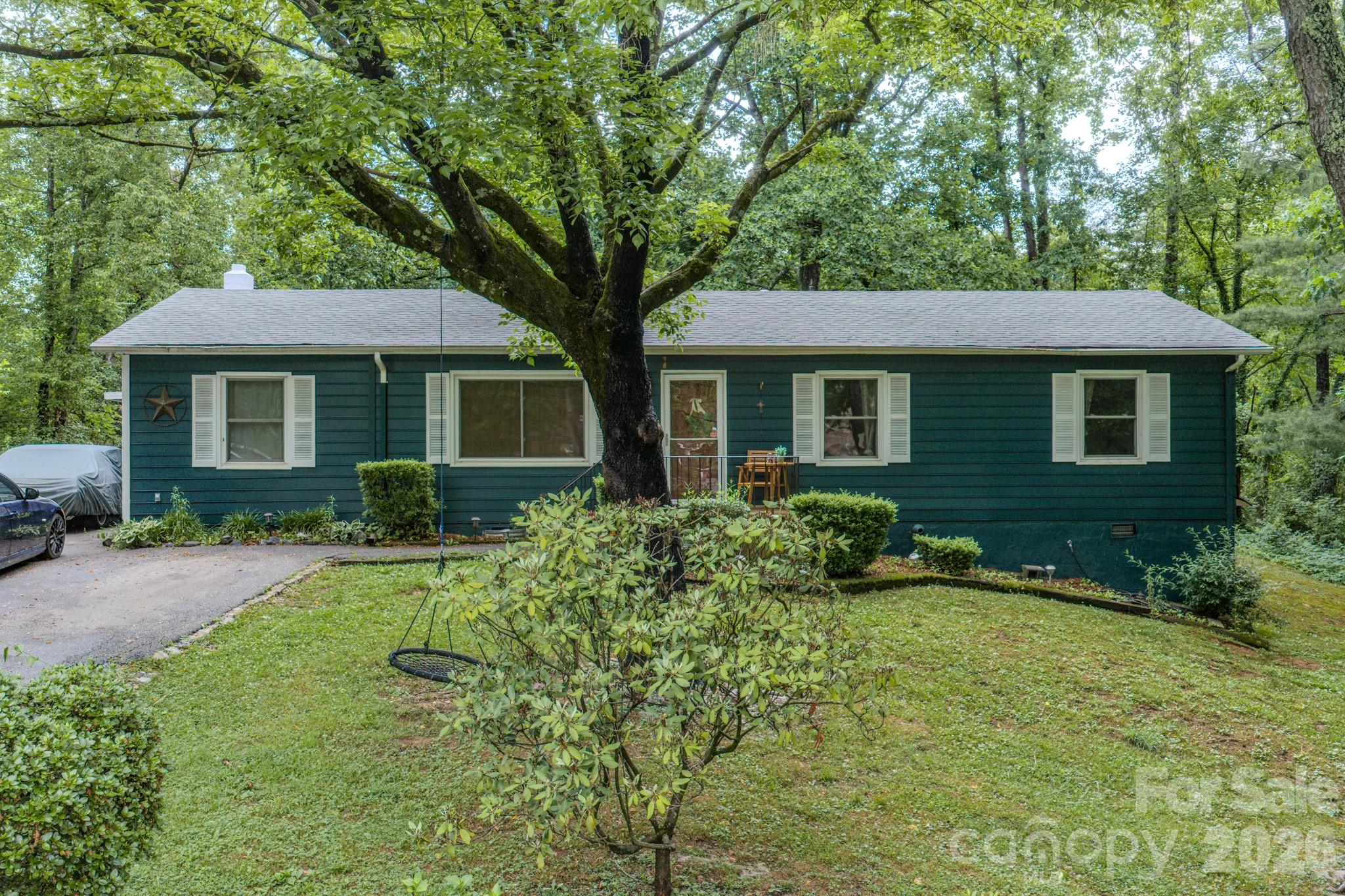 112 Amelia Drive Property Photo 3