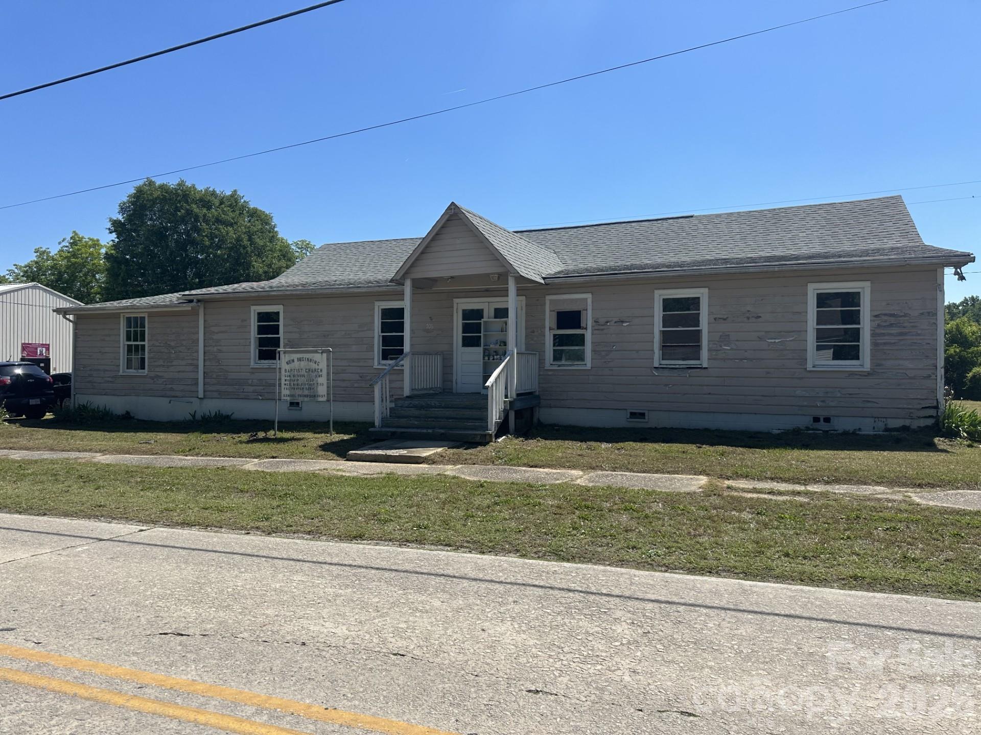 706 Old North Main Street Property Photo 1