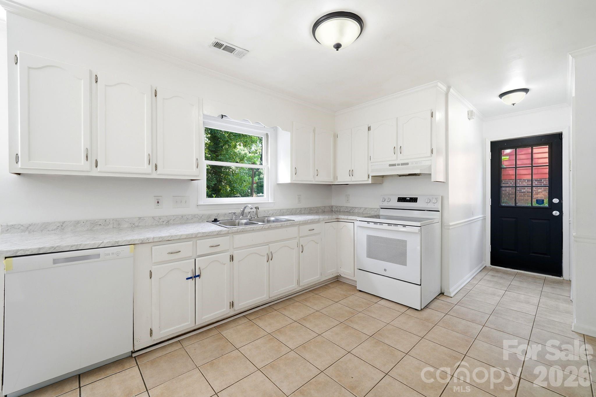 2819 Royal Ridge Lane Property Photo 12