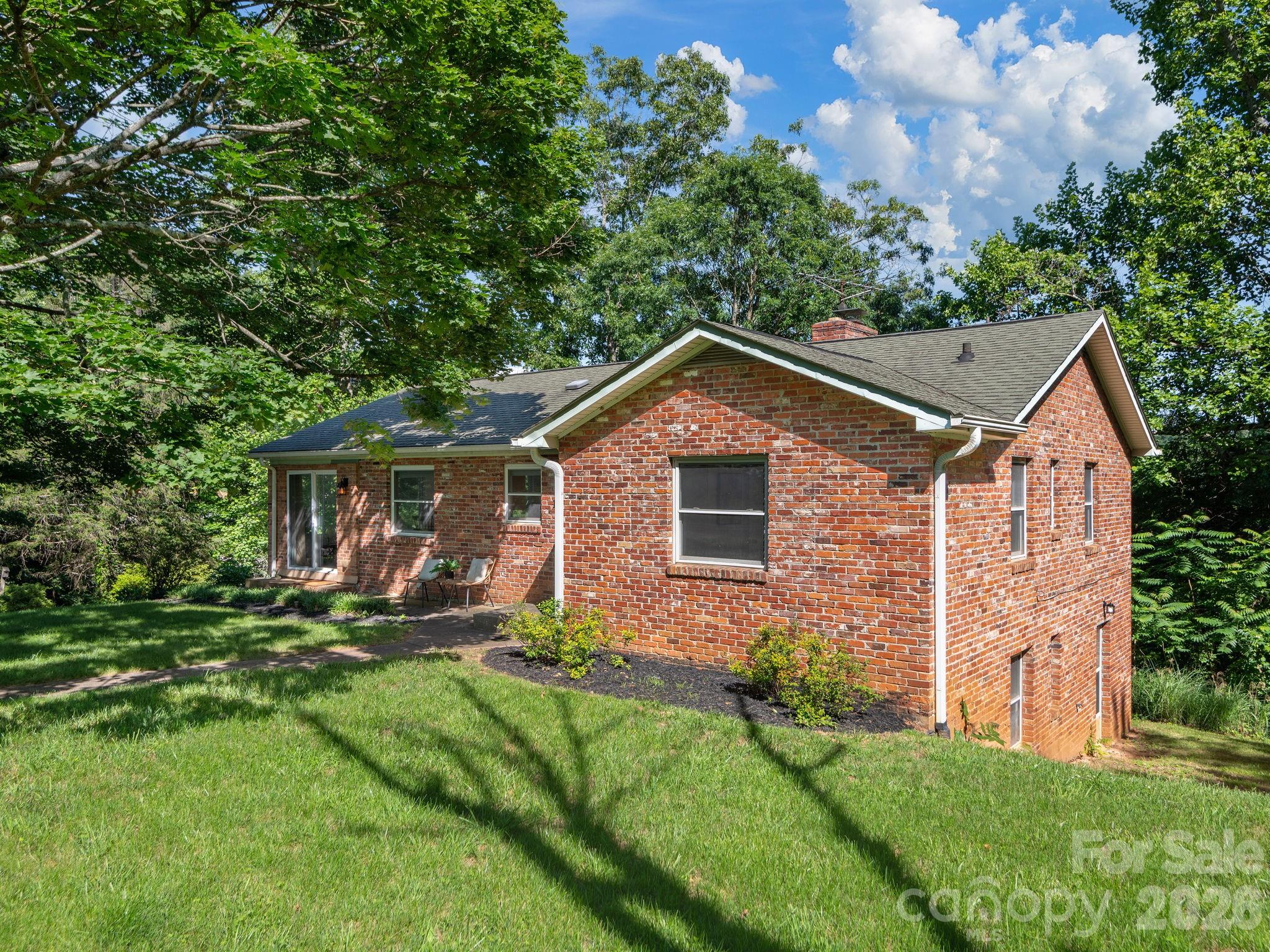 147 W Oakview Road Property Photo 3