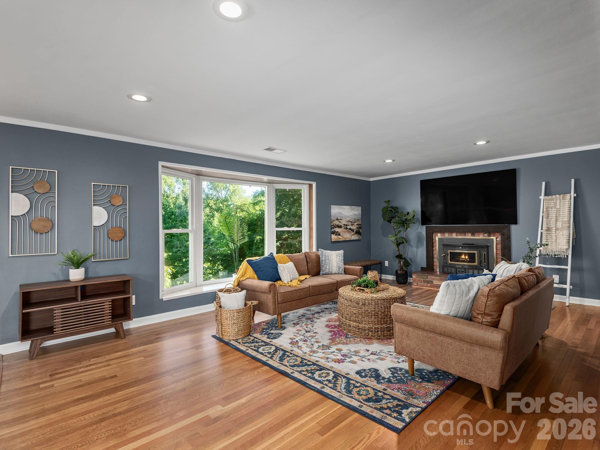 147 W Oakview Road Property Photo 5