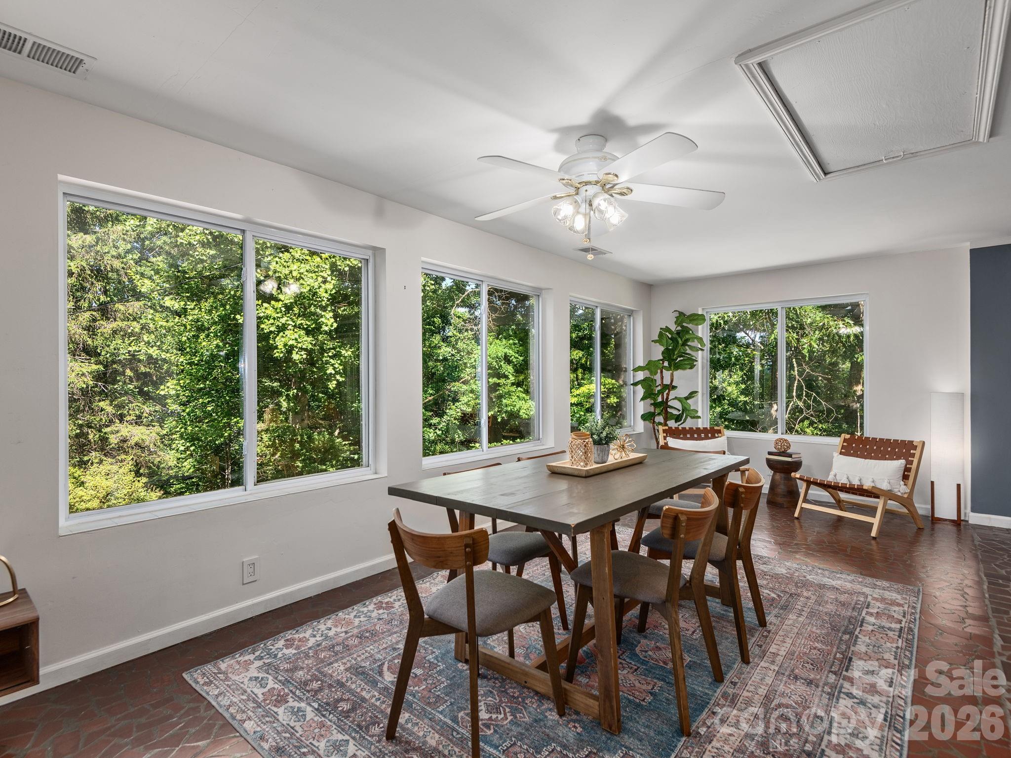 147 W Oakview Road Property Photo 7
