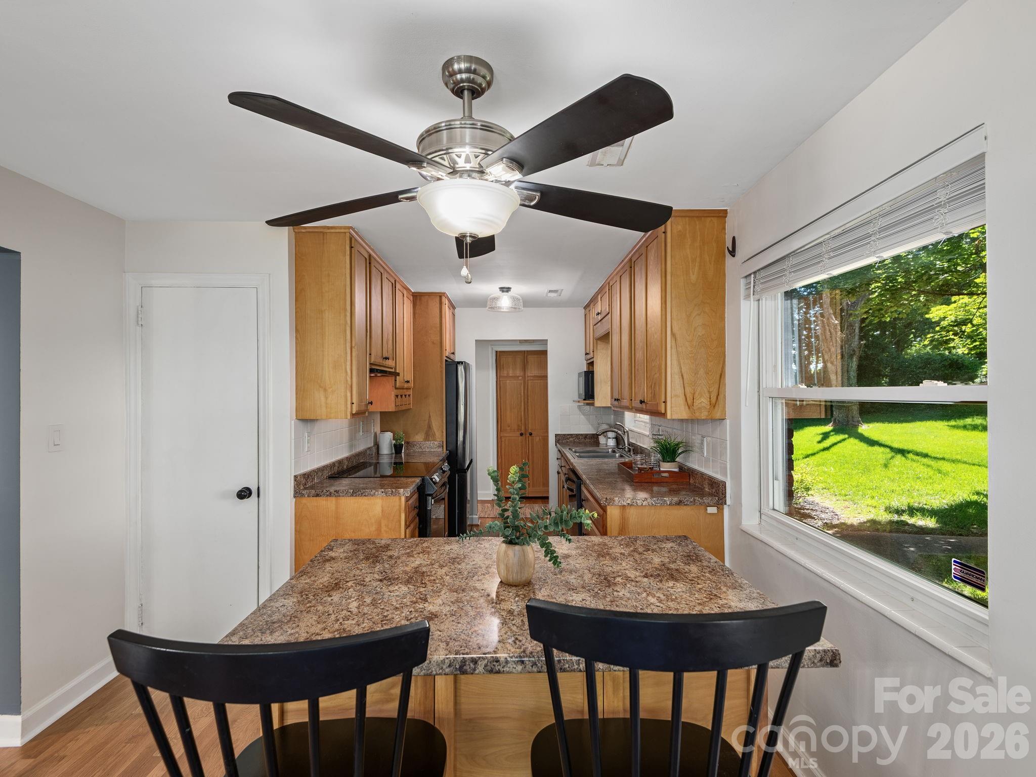 147 W Oakview Road Property Photo 11