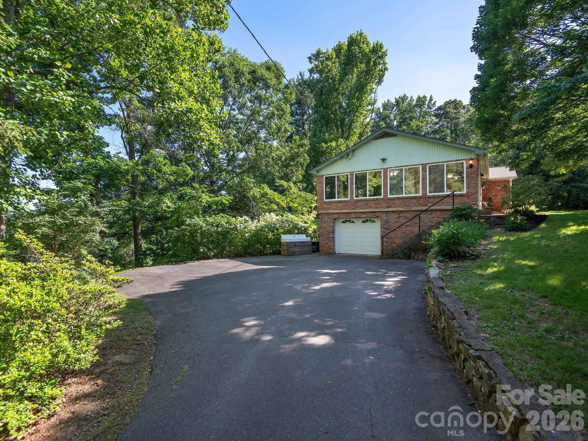 147 W Oakview Road Property Photo 24