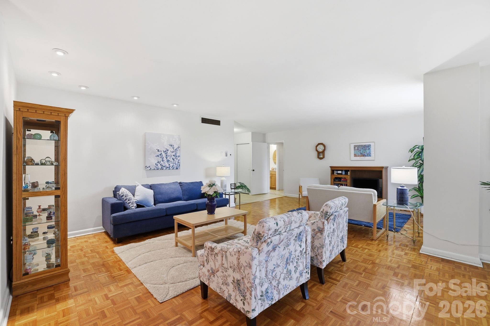 1300 Queens Road 416 Property Photo 4