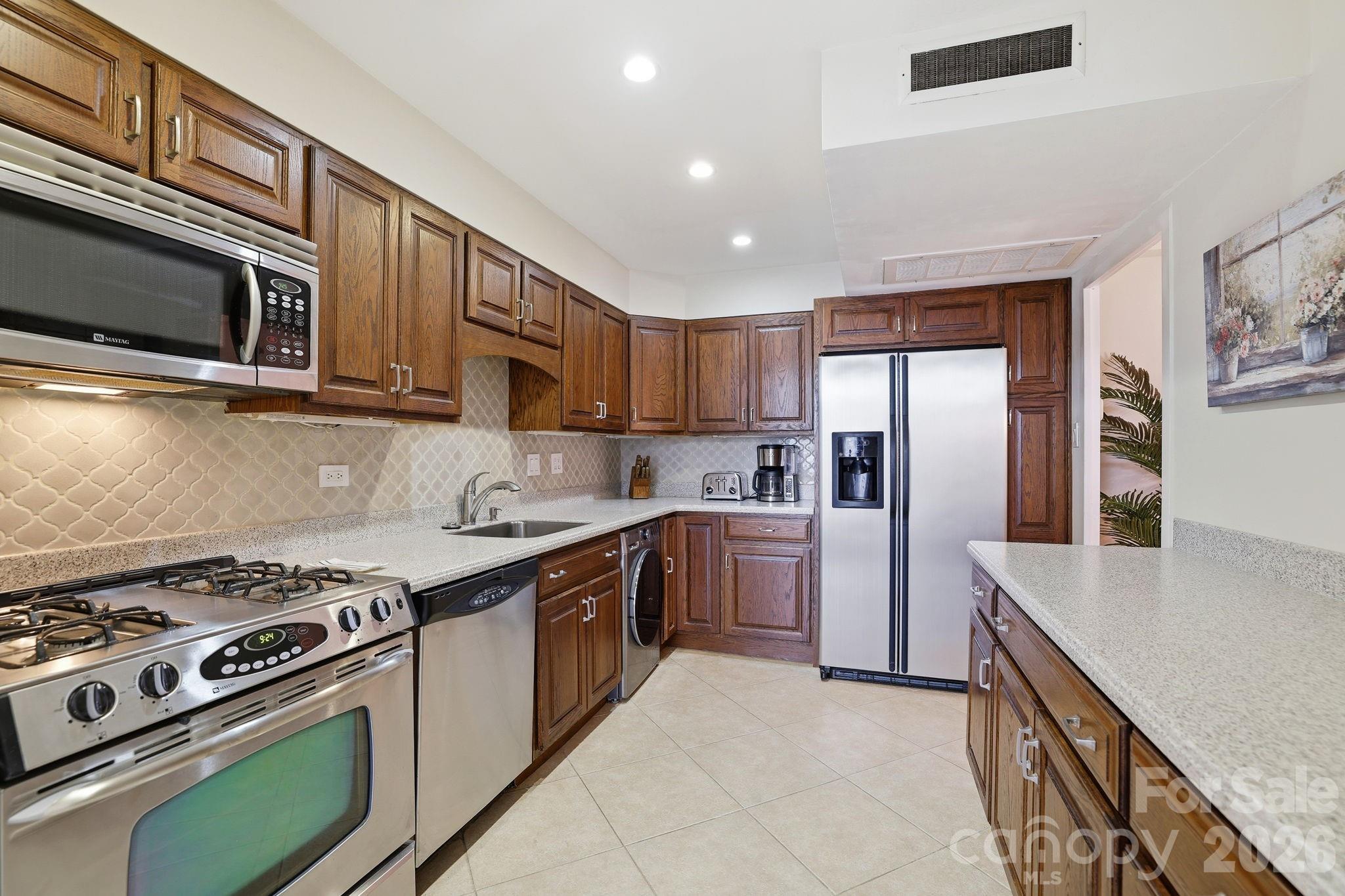 1300 Queens Road 416 Property Photo 8