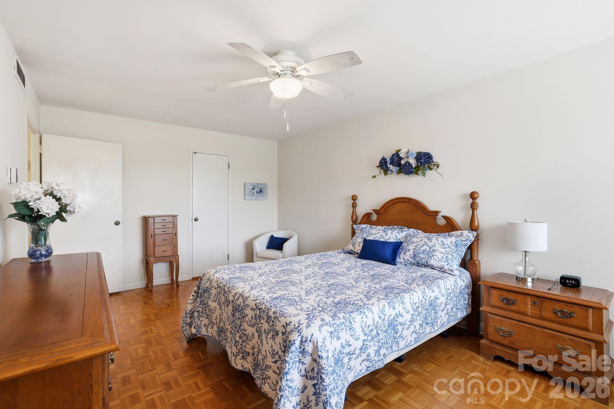 1300 Queens Road 416 Property Photo 16
