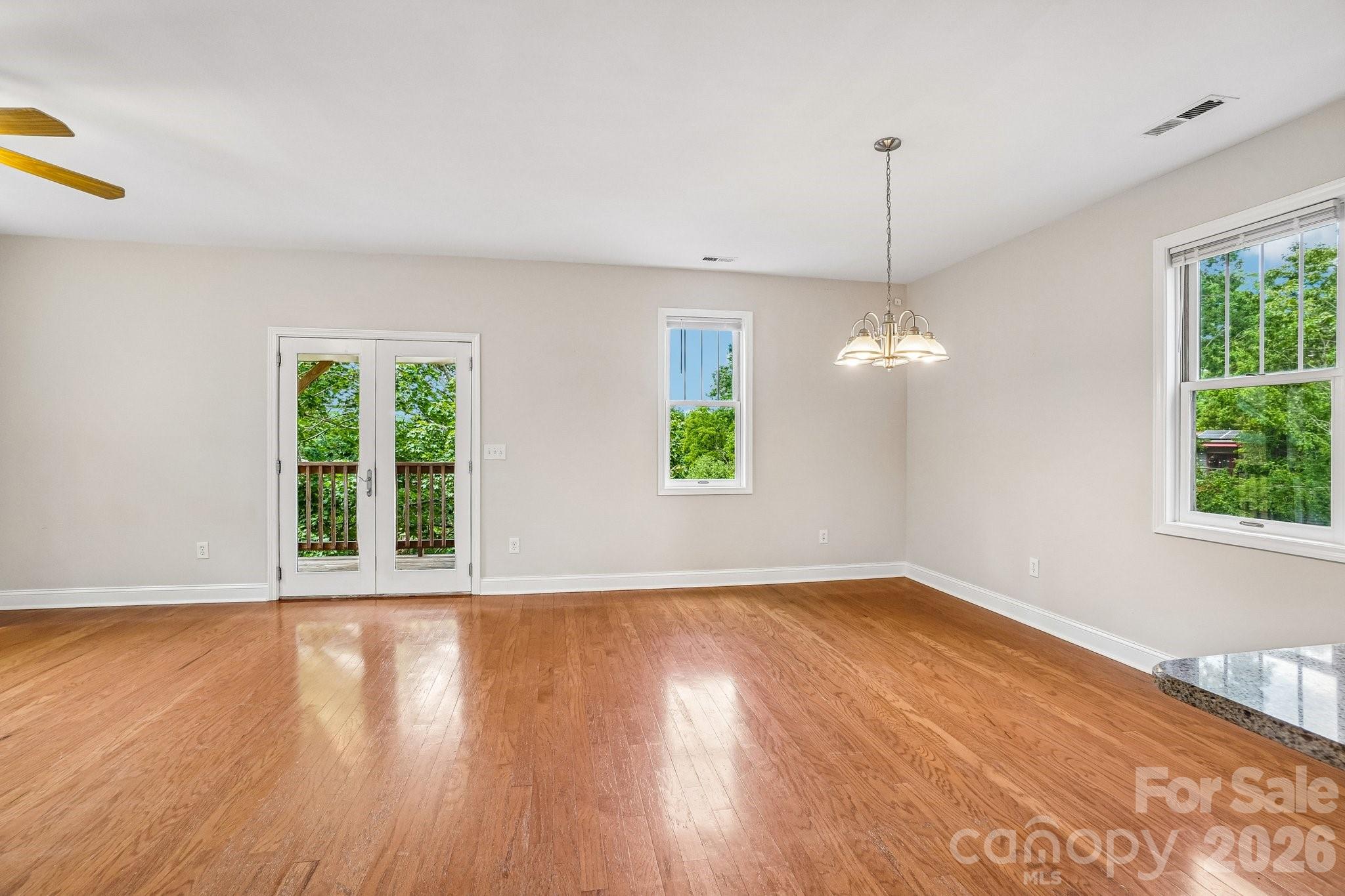 25 Houston Street Property Photo 8