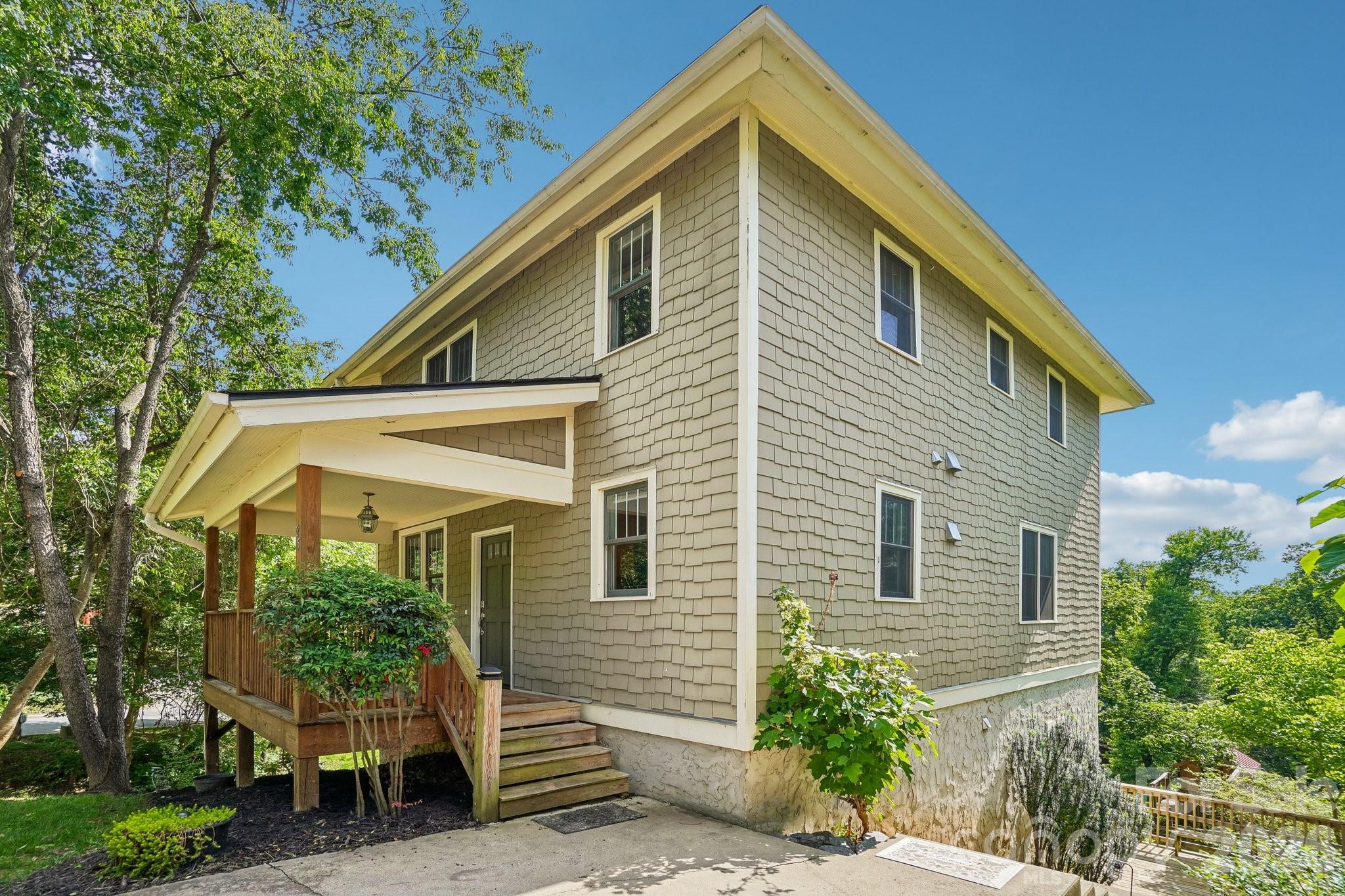 25 Houston Street Property Photo 12