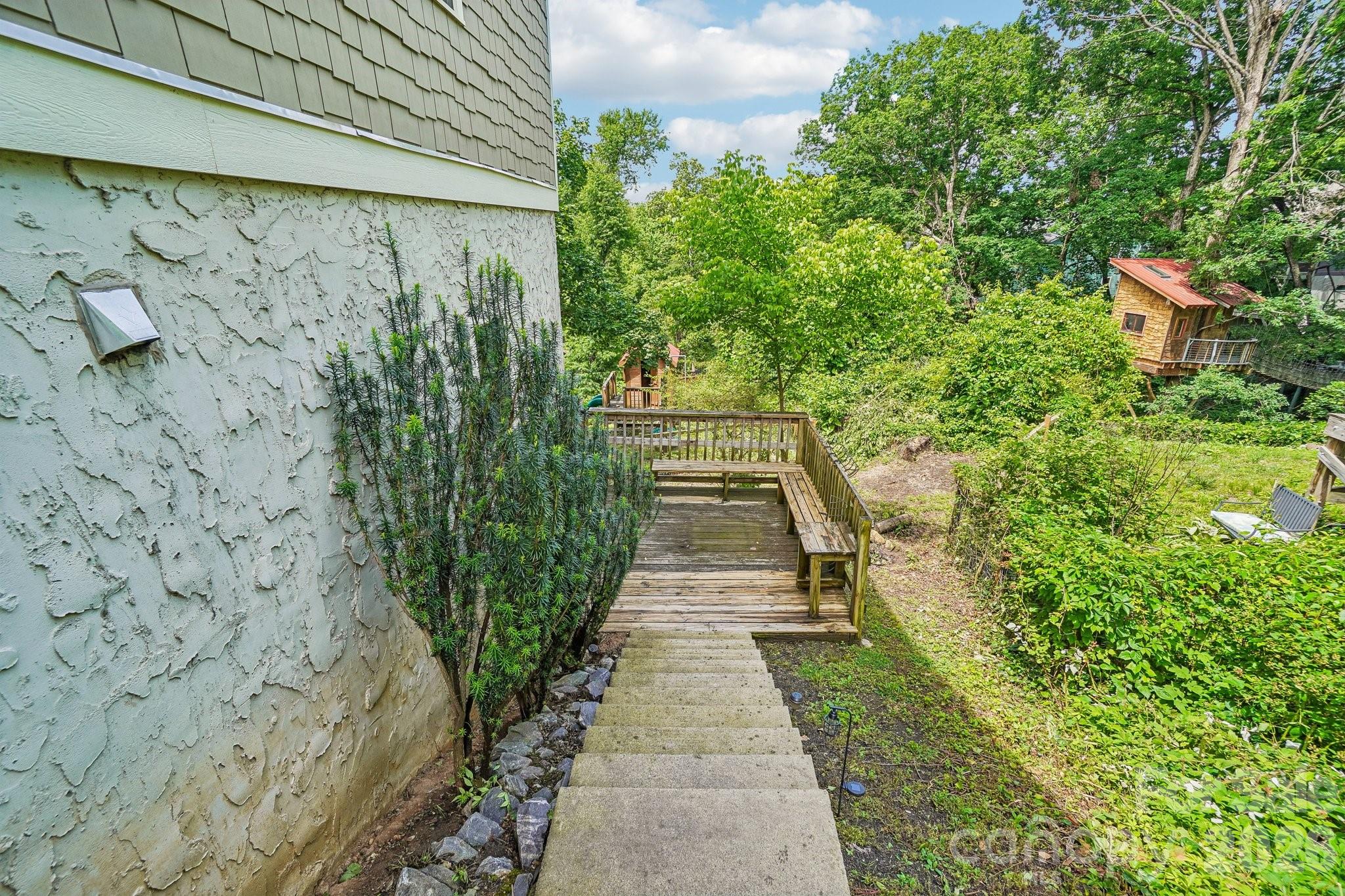 25 Houston Street Property Photo 27