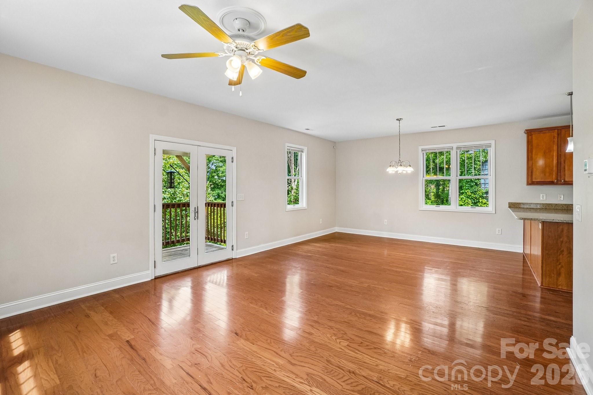 25 Houston Street Property Photo 33